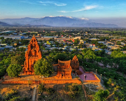 Khám phá Phan Rang - Tháp Chàm cùng Thảo My - Dịch vụ cho thuê xe 16 chỗ