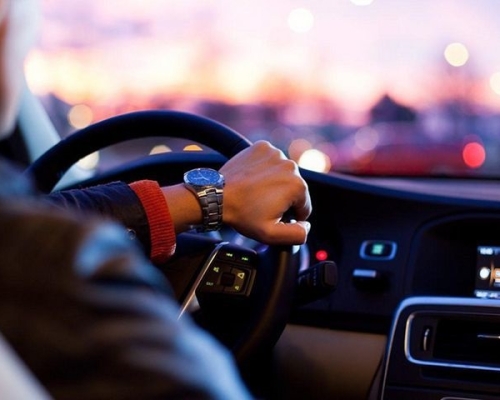 Giá thuê xe tự lái theo ngày bao nhiêu, ở đâu uy tín?