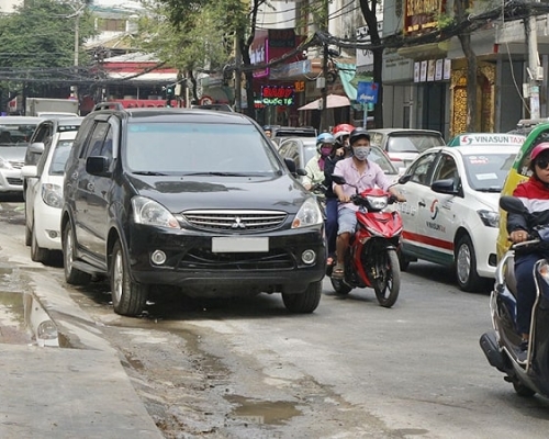Đậu xe không đúng quy định bị xử phạt thế nào, bao nhiêu tiền?