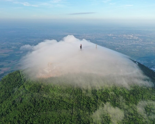 Núi Bà Đen cách Sài Gòn bao nhiêu km, đi bao lâu?