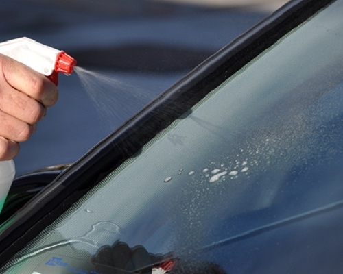 Top 6 nước rửa kính ô tô làm sạch hiệu quả hiện nay