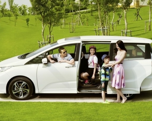 Thuê xe 7 chỗ đi gia đình có tiện không? Ưu điểm và nhược điểm khi thuê
