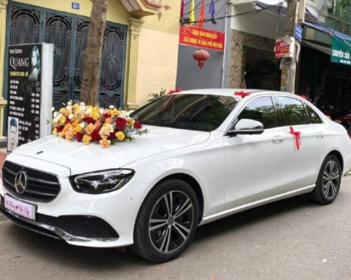 Thuê xe cưới Mercedes - Khẳng định đẳng cấp trong ngày trọng đại