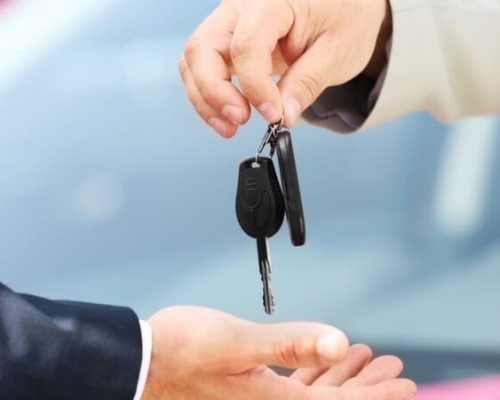 Thuê xe hộ người khác có hợp pháp không, cần chú ý những gì? 