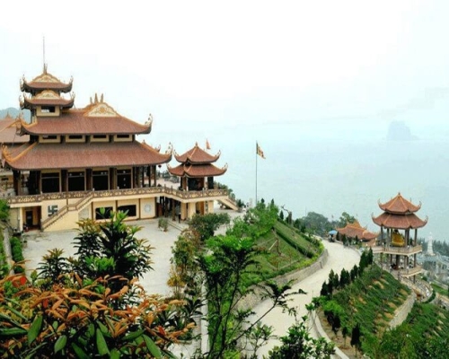 Kinh nghiệm thuê xe ô tô đi lễ chùa suôn sẻ