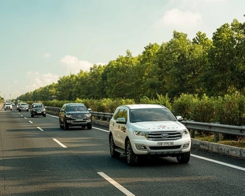 Tốc độ xe ô tô khi tham gia giao thông là bao nhiêu, quy định ra sao?