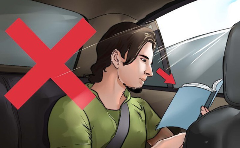 Không đọc sách khi trên xe