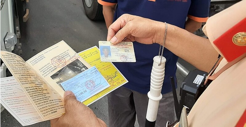 Tìm hiểu đi xe ô tô cần những giấy tờ gì?