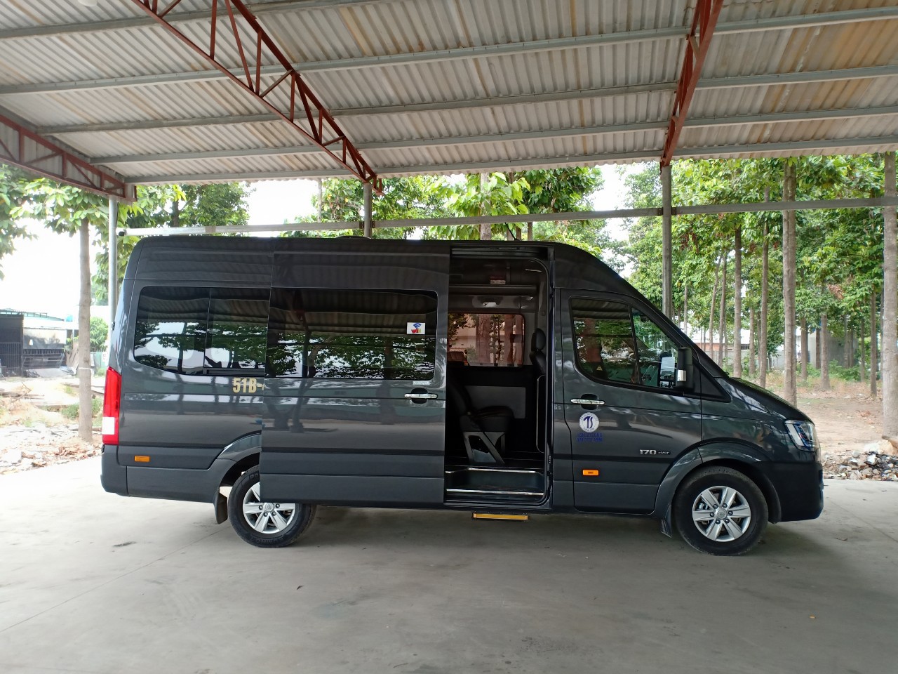 Các Tình Huống Công Tác Điển Hình Cần Thuê Xe 16 Chỗ