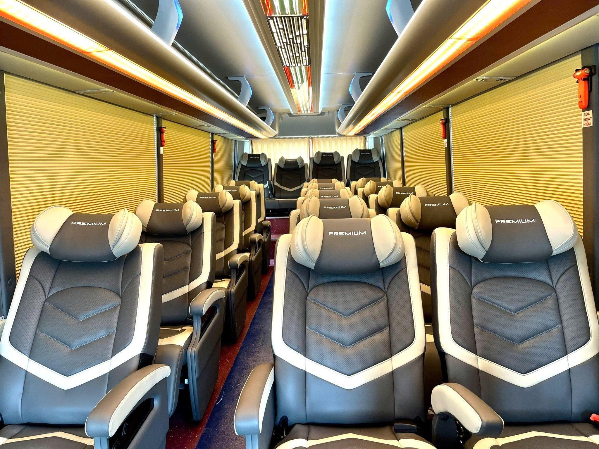 Cho thuê xe 18 chỗ phục vụ đoàn khách dài ngày