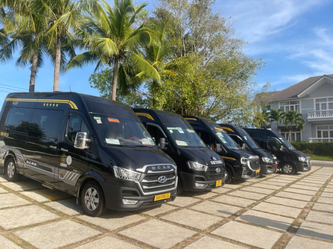 Cho thuê xe limousine đi sân bay, tour, hợp đồng dài ngày