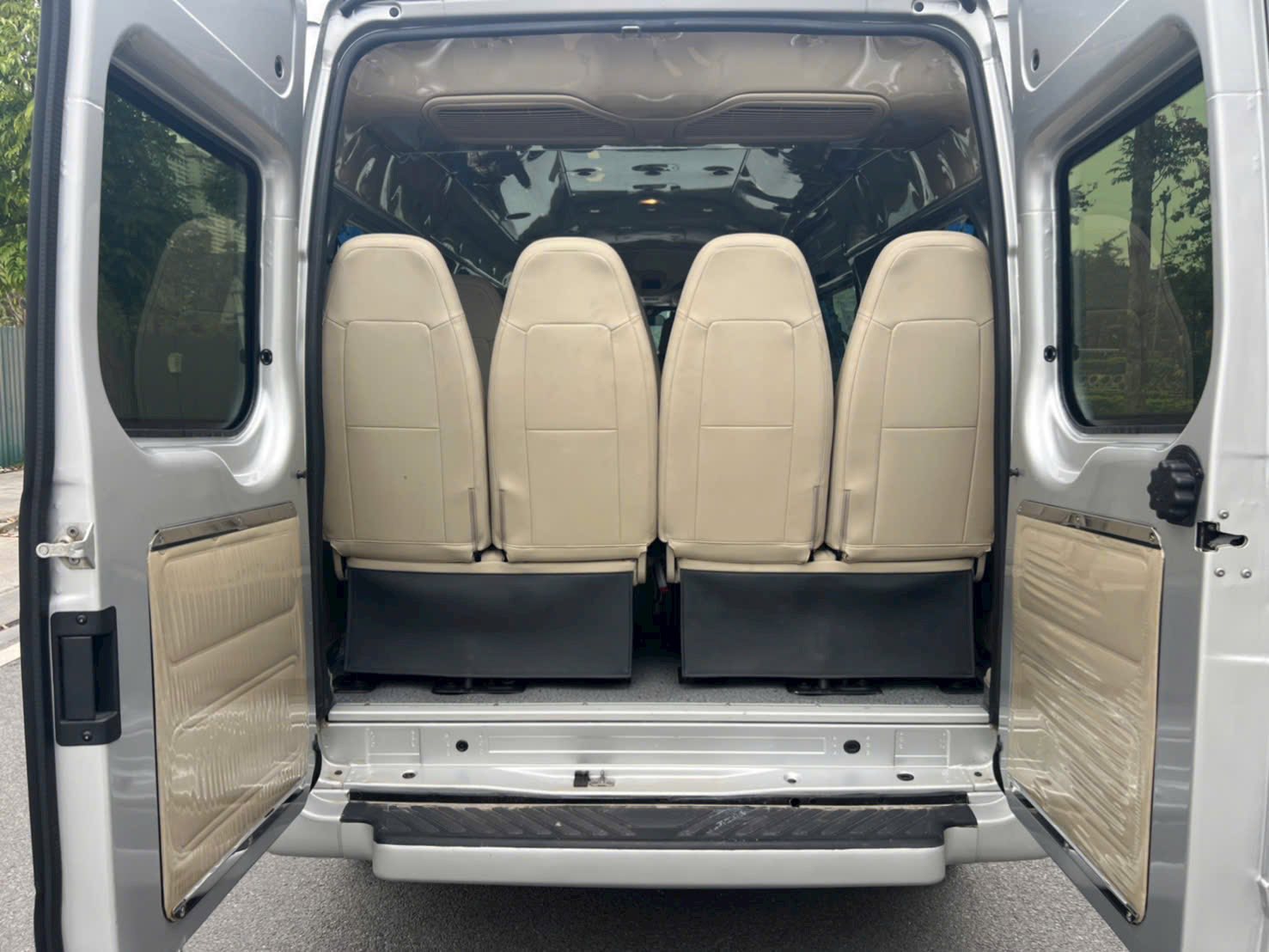 Tiêu Chuẩn Phục Vụ Của Một Dịch Vụ Thuê Xe 16 Chỗ Chuyên Nghiệp