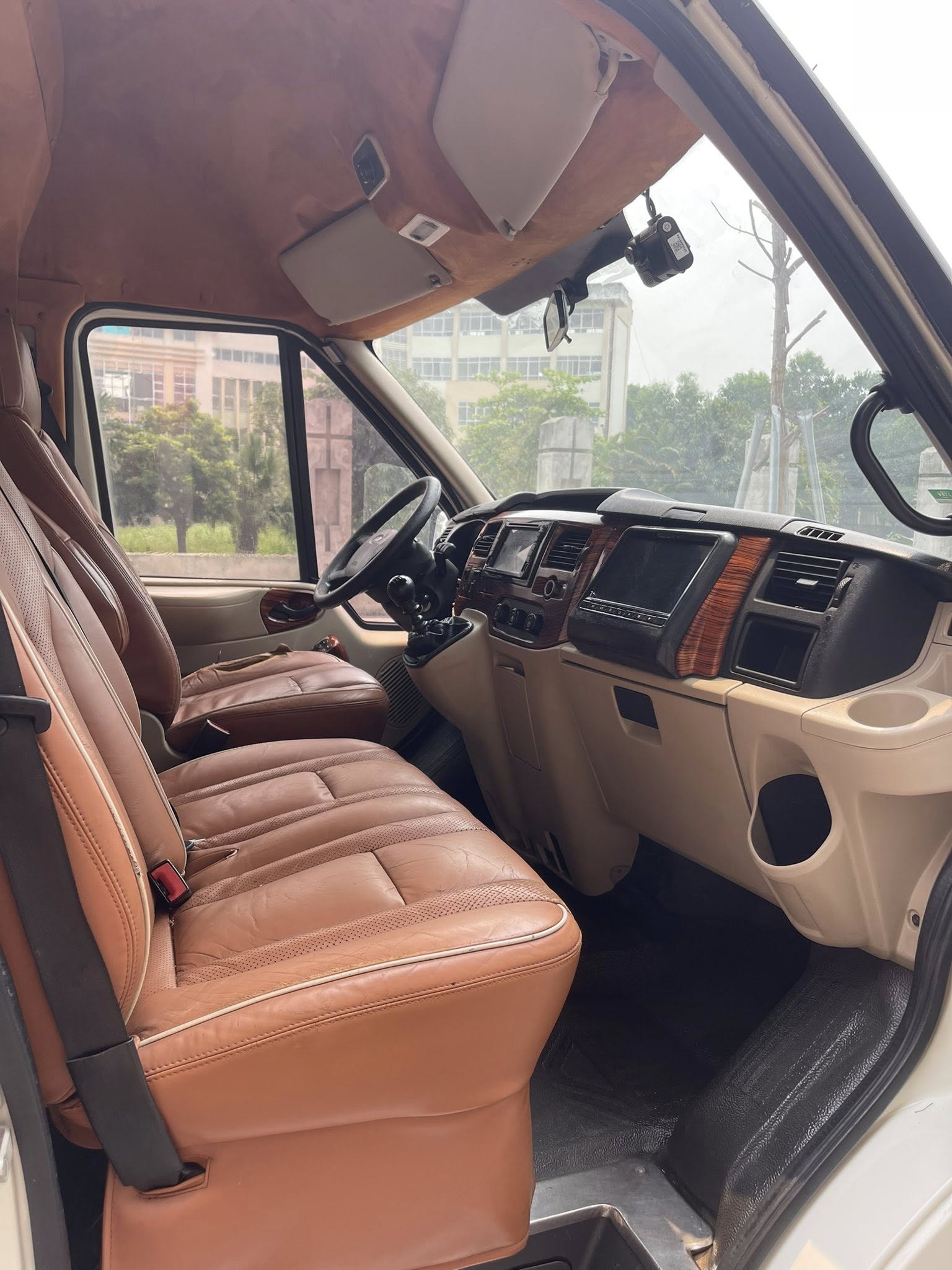 Vì Sao Nên Thuê Xe 16 Chỗ Đà Lạt Cho Tour Dài Ngày?