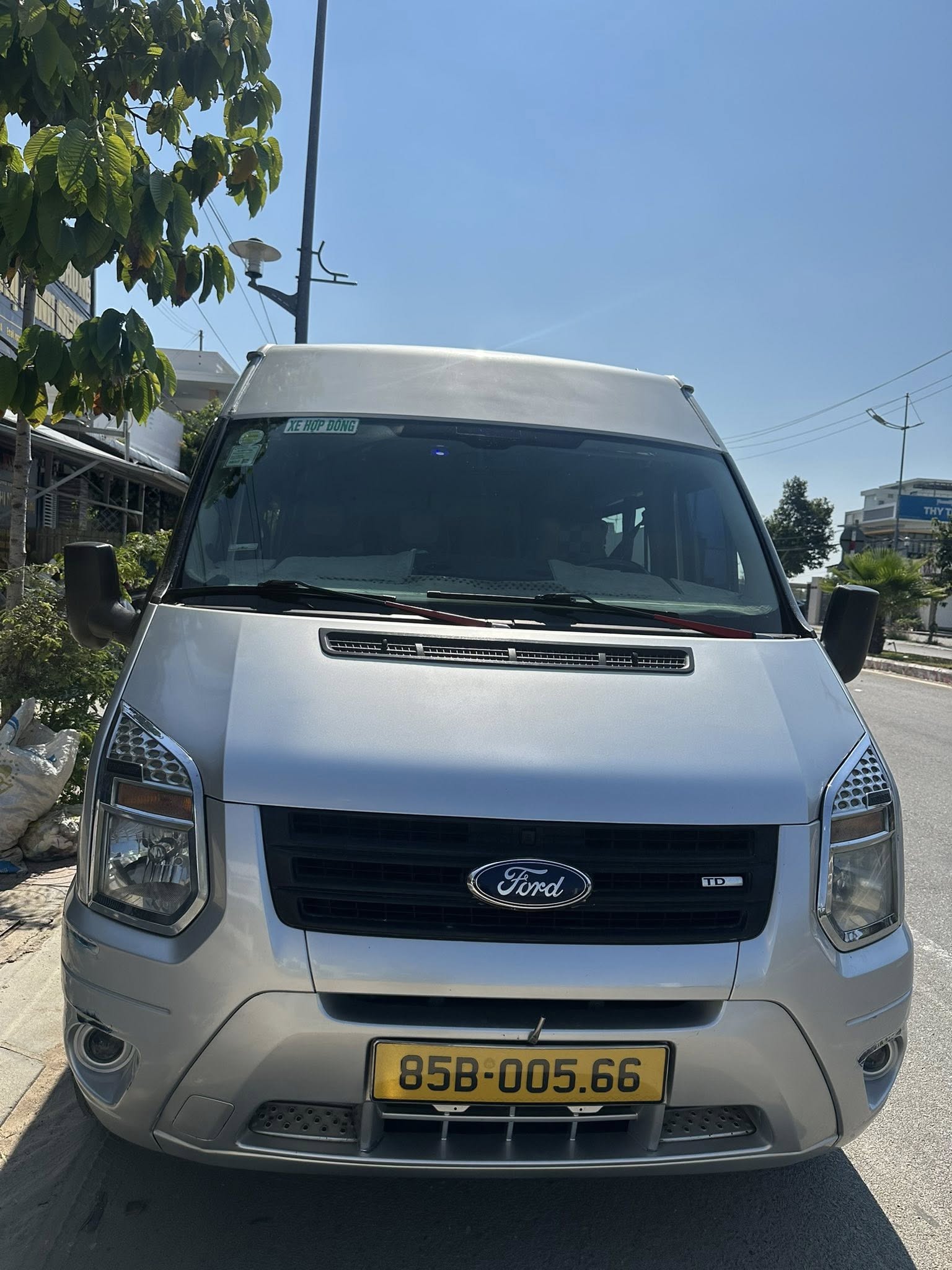 Tuyệt chiêu săn giá rẻ khi quyết định cho thuê xe 16 chỗ lên núi