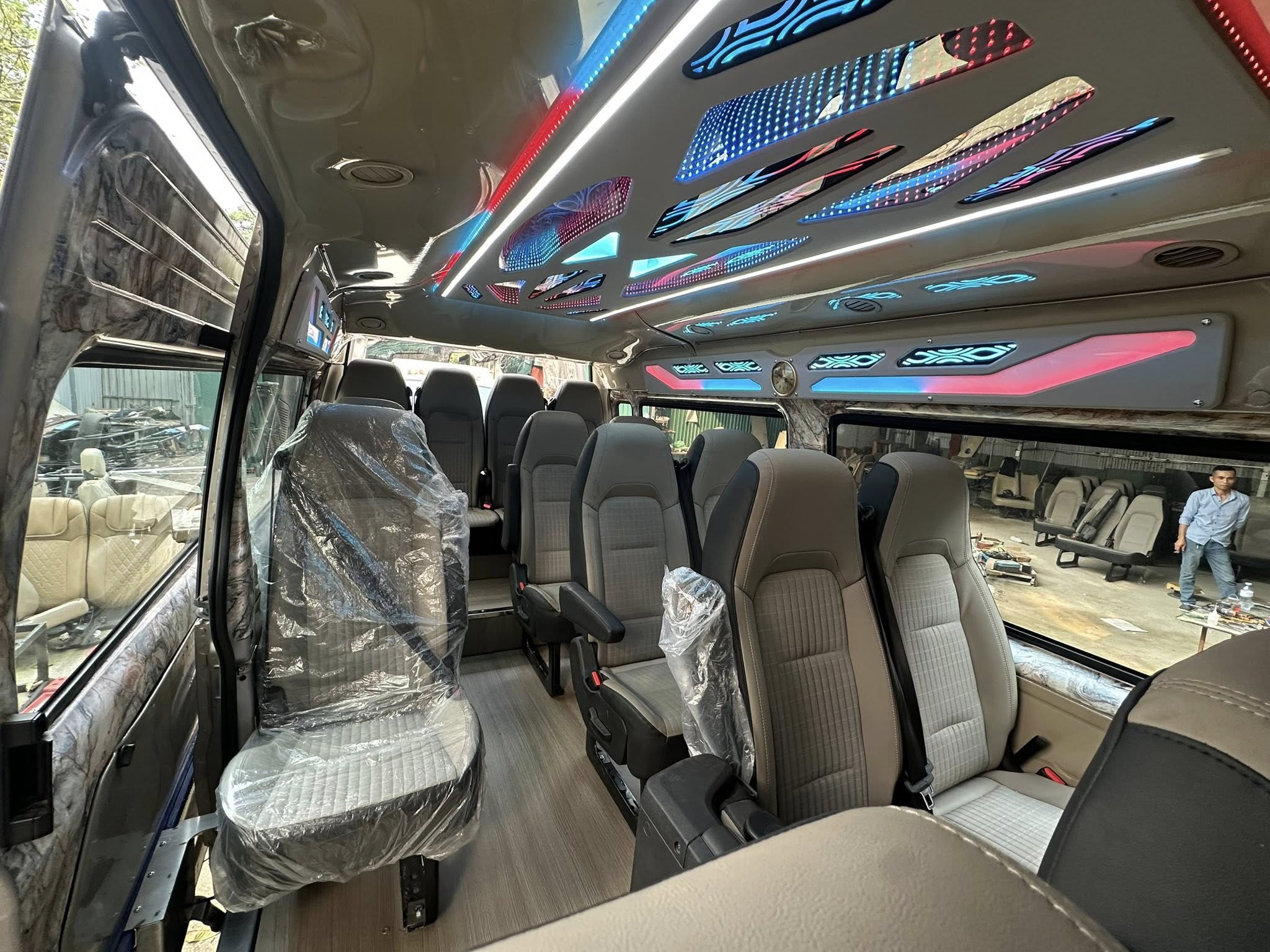 Thảo My - Đơn vị vàng cung cấp xe 16 chỗ đi đèo siêu mượt