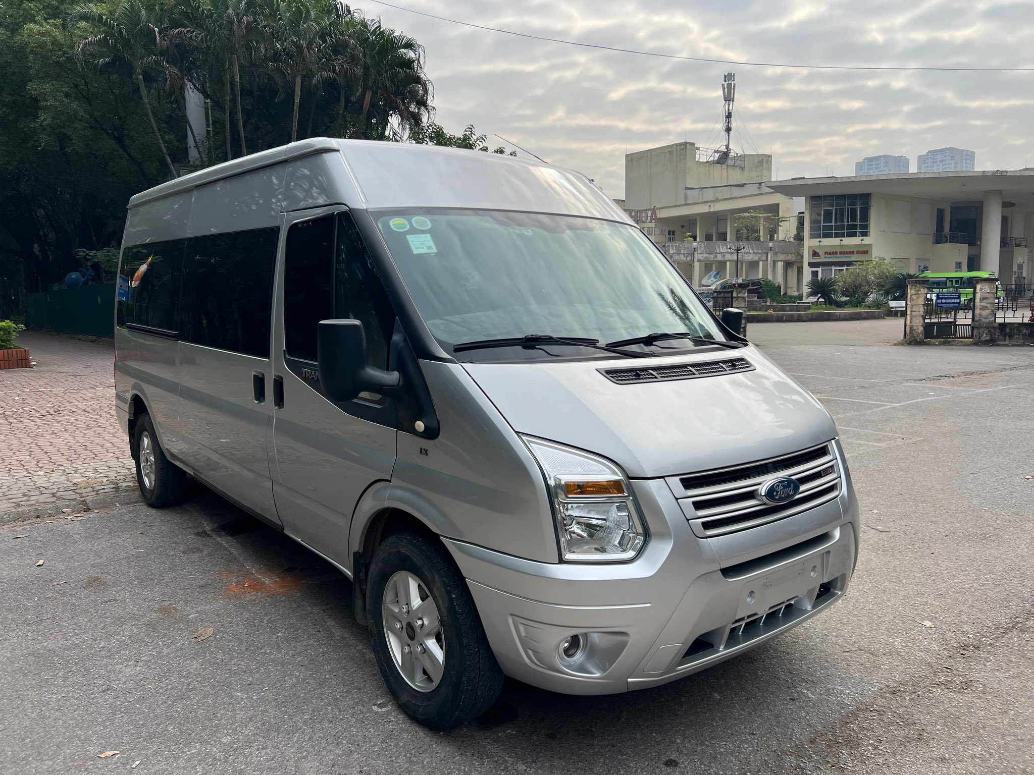 Nhu cầu tìm kiếm dịch vụ cho thuê xe 16 chỗ khám phá miệt vườn