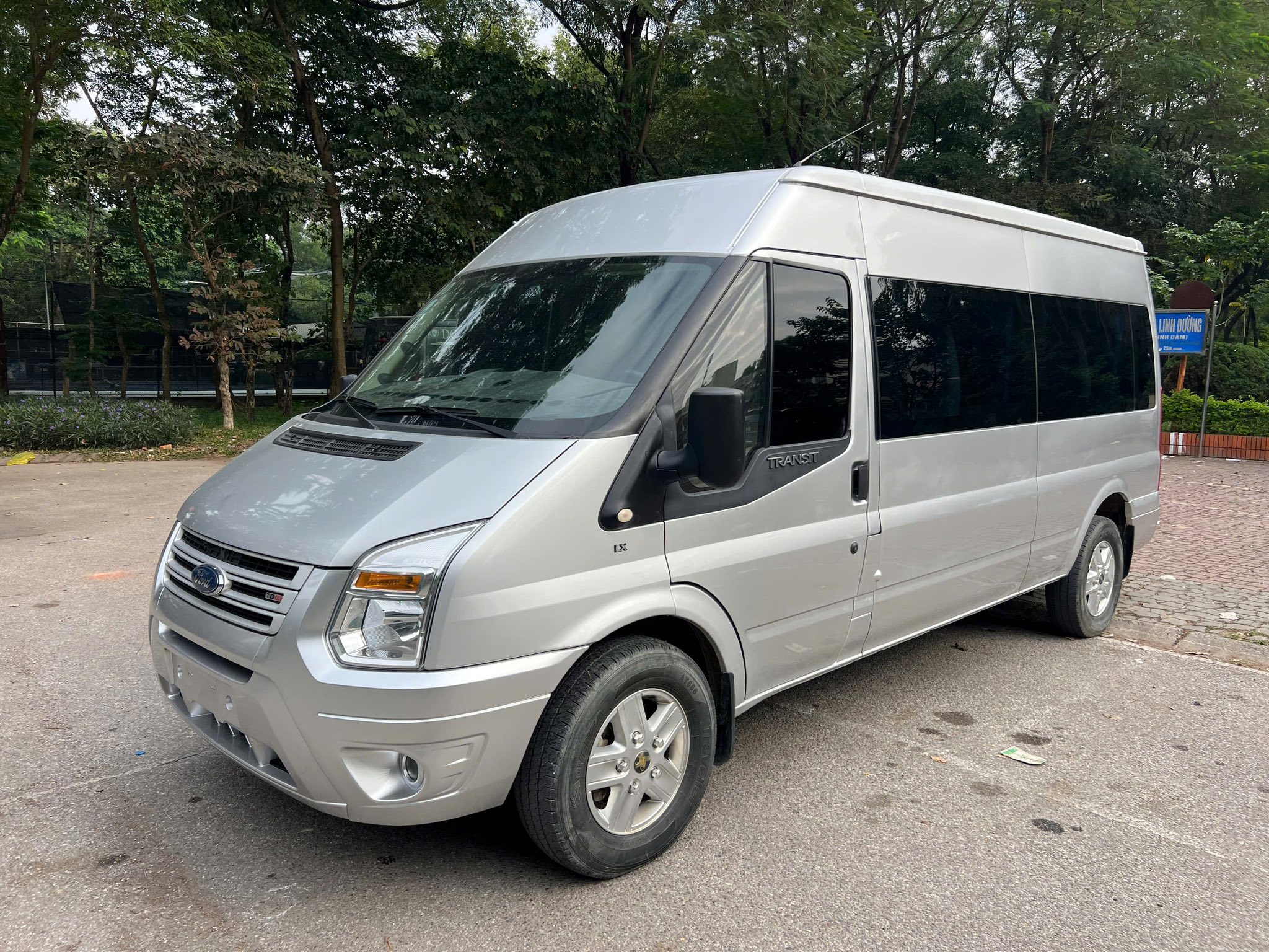 Trải nghiệm tối ưu và lợi ích kinh tế khi cho thuê xe 16 chỗ đi tour