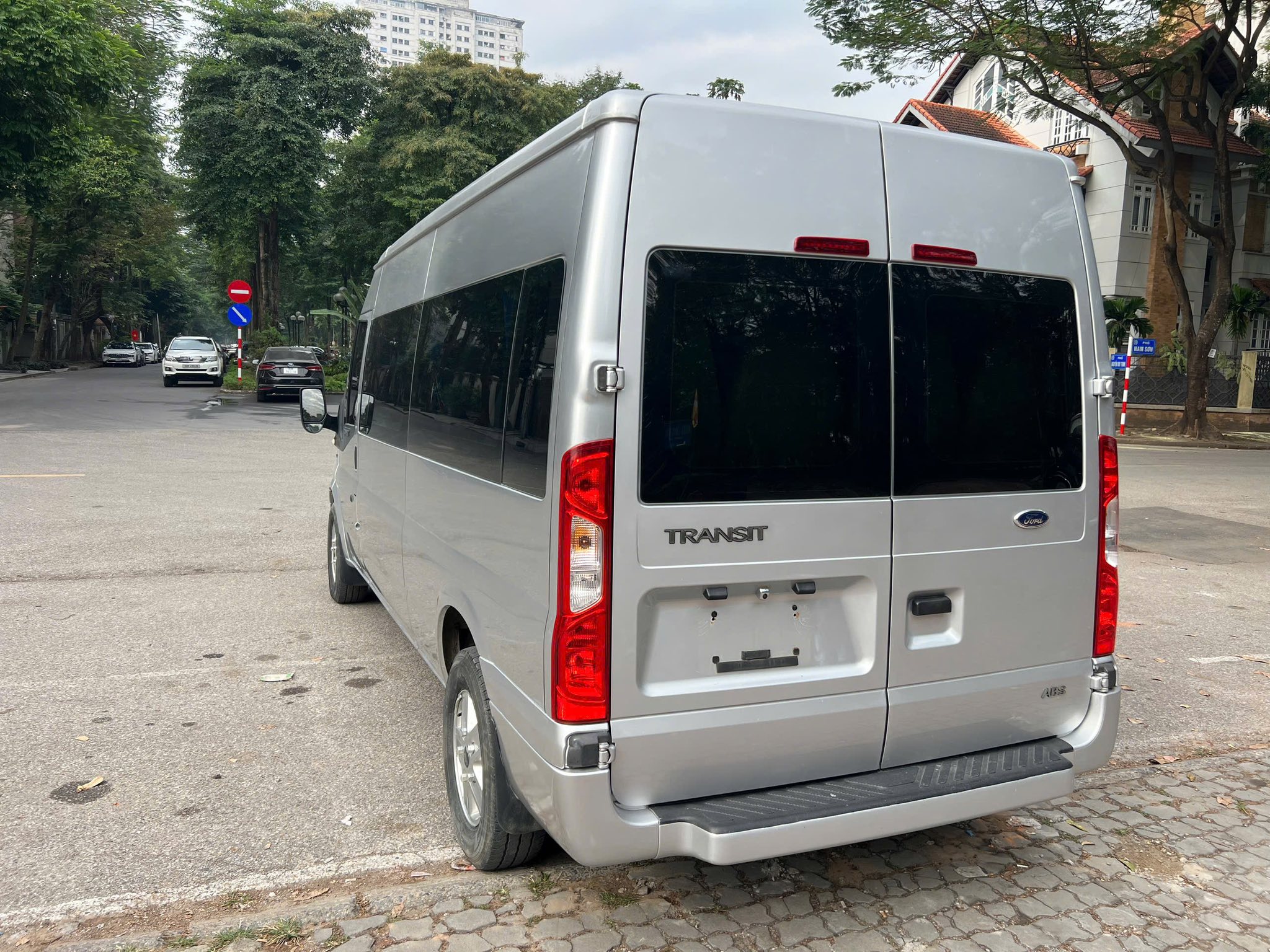 Kinh nghiệm để có lịch trình tiện lợi khi tìm nơi cho thuê xe 16 chỗ