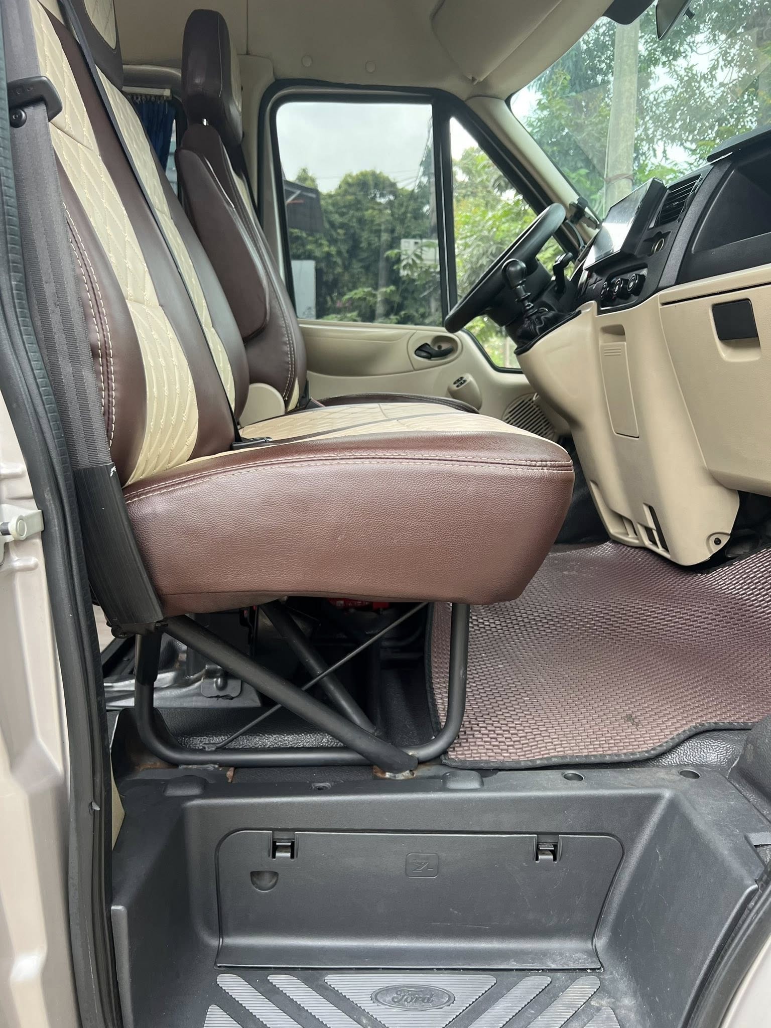 Kinh nghiệm bỏ túi để có chuyến đi trọn vẹn khi cho thuê xe 16 chỗ