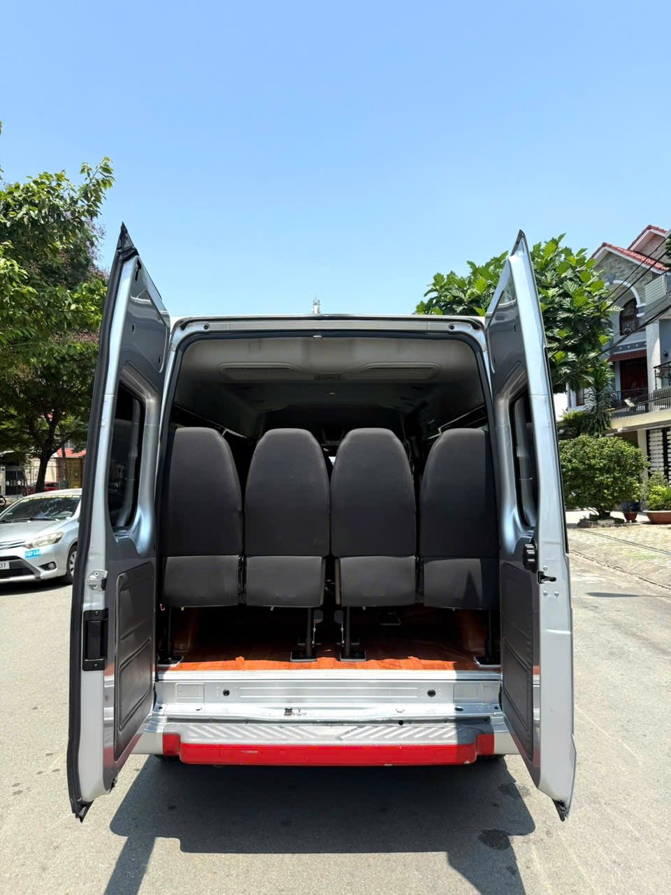 Giải bài toán kinh tế khi tìm nơi cho thuê xe 16 chỗ Nha Trang giá rẻ