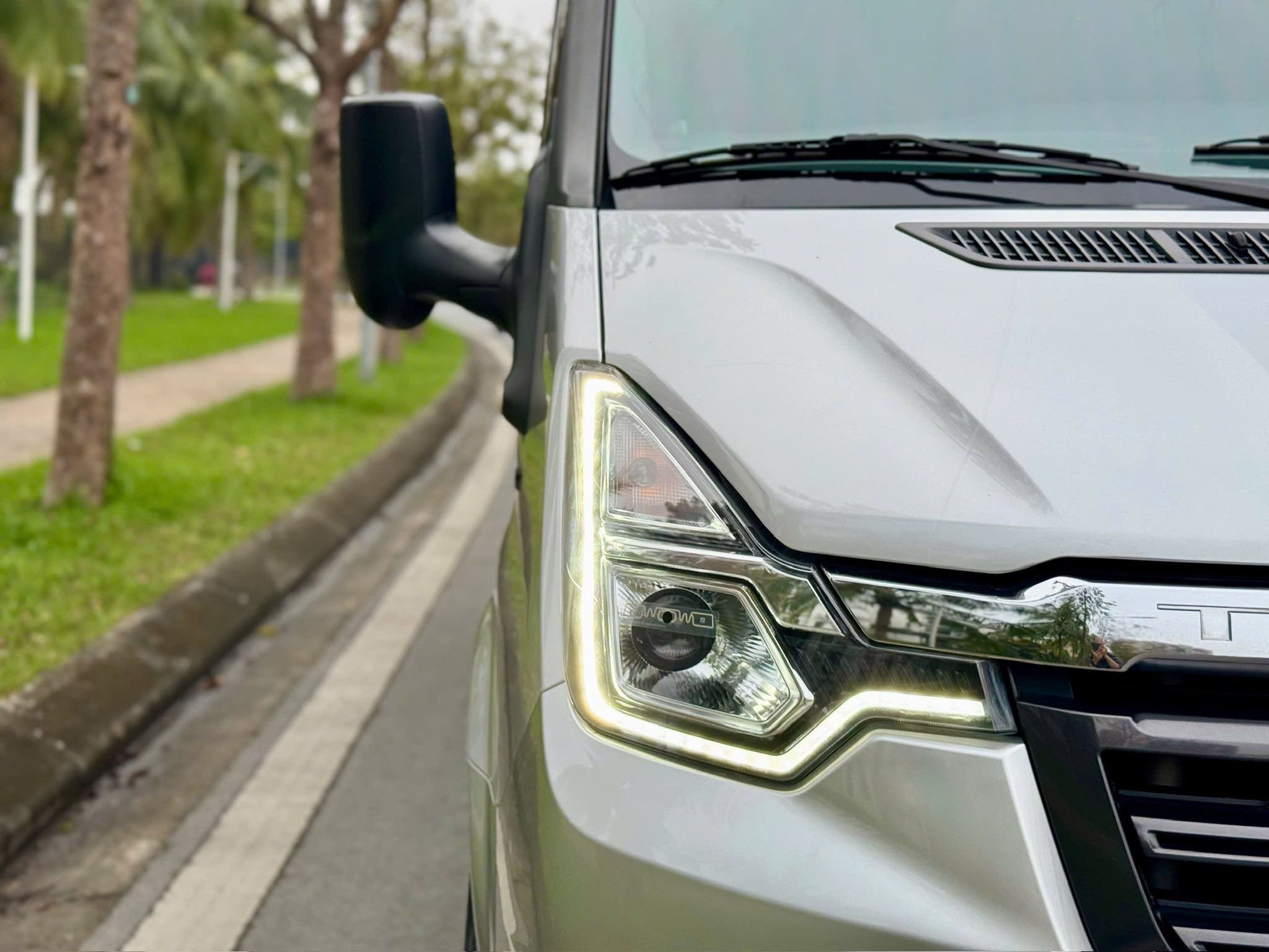 Trải nghiệm tối ưu và lợi ích kinh tế khi chọn cho thuê xe 16 chỗ