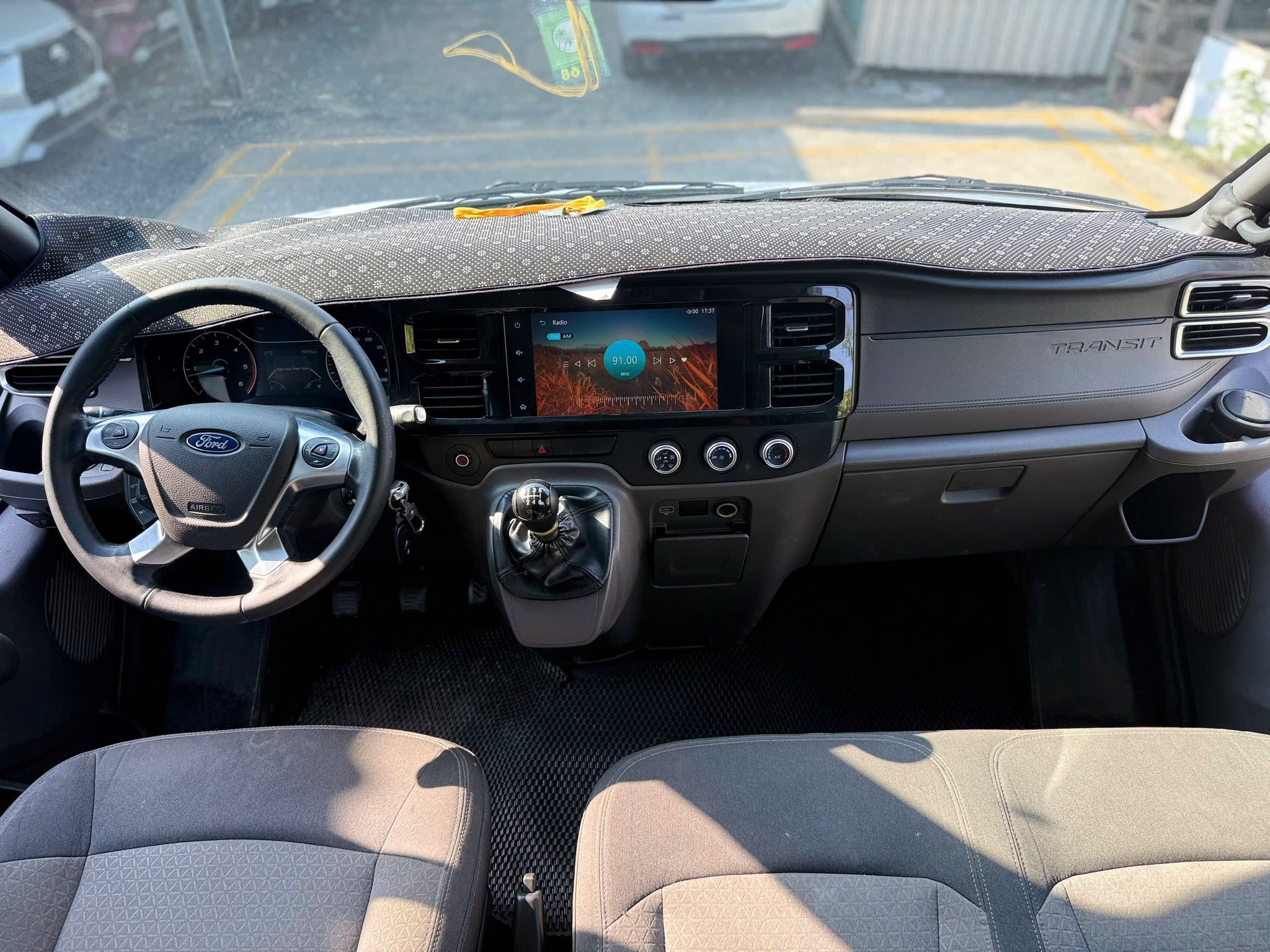 Thảo My - Đơn vị cho thuê xe 16 chỗ giá cạnh tranh số 1 TP.HCM