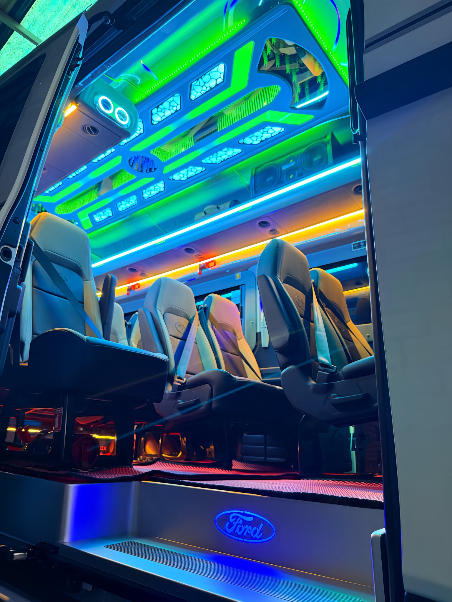 Cho thuê xe 18 chỗ Biên Hòa Đồng Nai đi tour