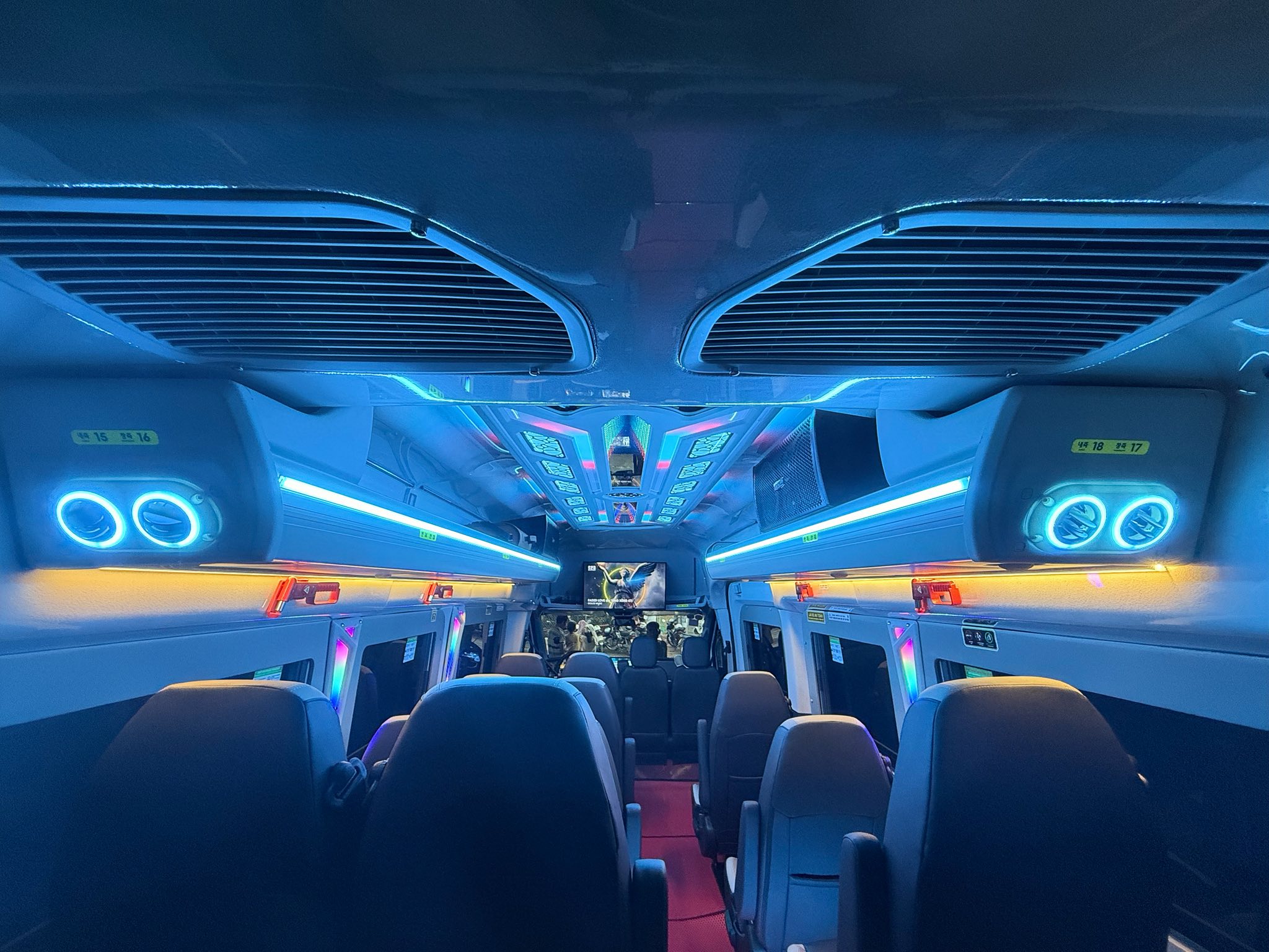 Cho thuê xe 18 chỗ Biên Hòa Đồng Nai đi tour