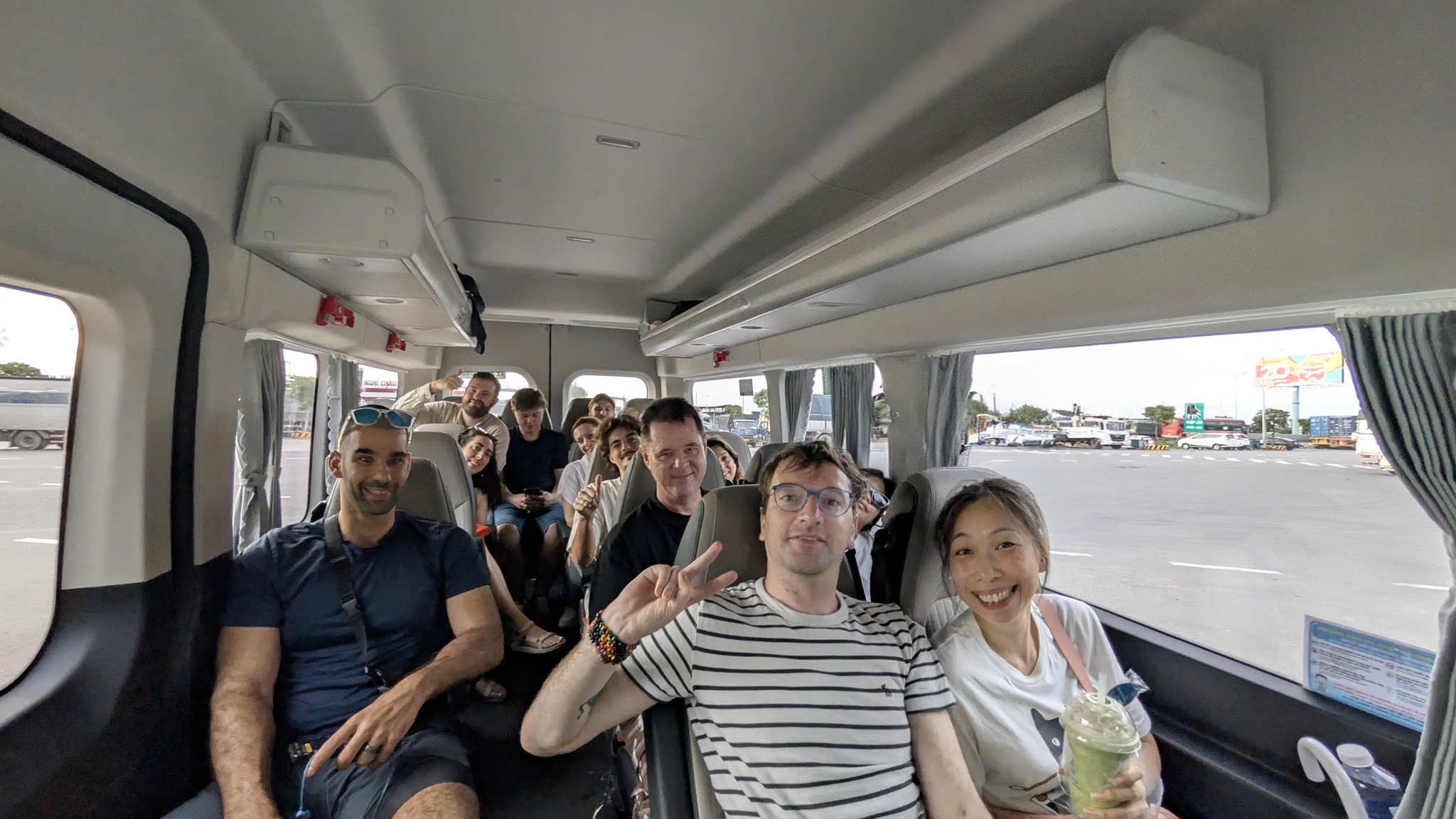 Xe 18 chỗ đi Bình Dương