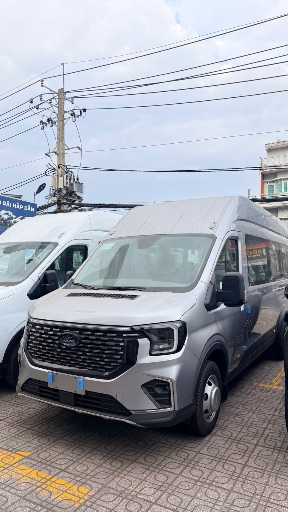 Thuê xe 18 chỗ du lịch Bình Dương