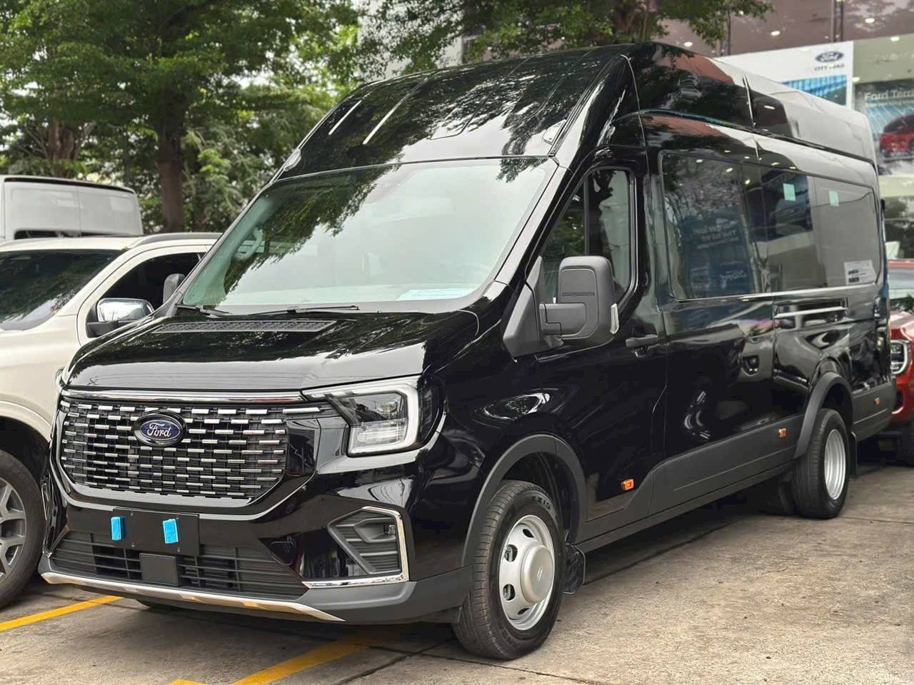 Vì Sao Nên Thuê Xe 18 Chỗ Đi Đà Lạt Cho Chuyến Du Lịch Non Cao?