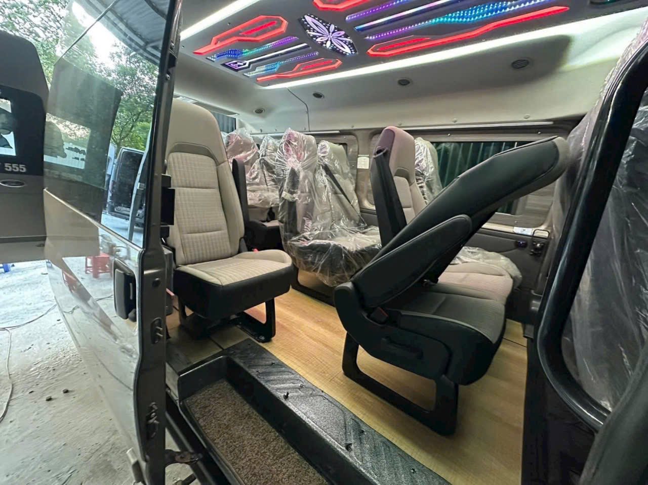 Kinh Nghiệm Bỏ Túi Khi Thuê Xe 18 Chỗ Chạy Tour Đường Dài