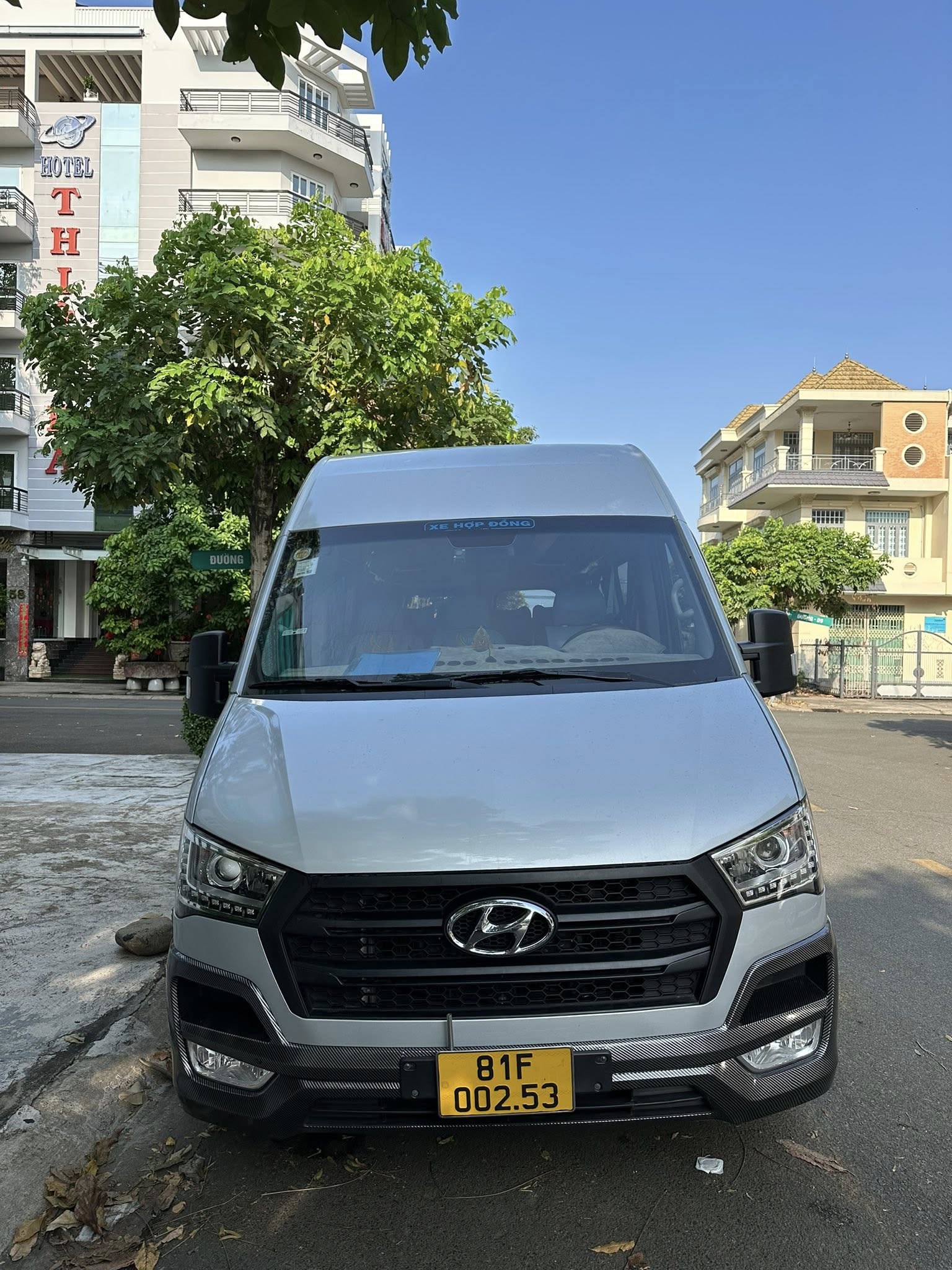 Vì Sao Bạn Nên Đặt Thuê Xe 18 Chỗ Tiện Nghi Cho Tour Biển?