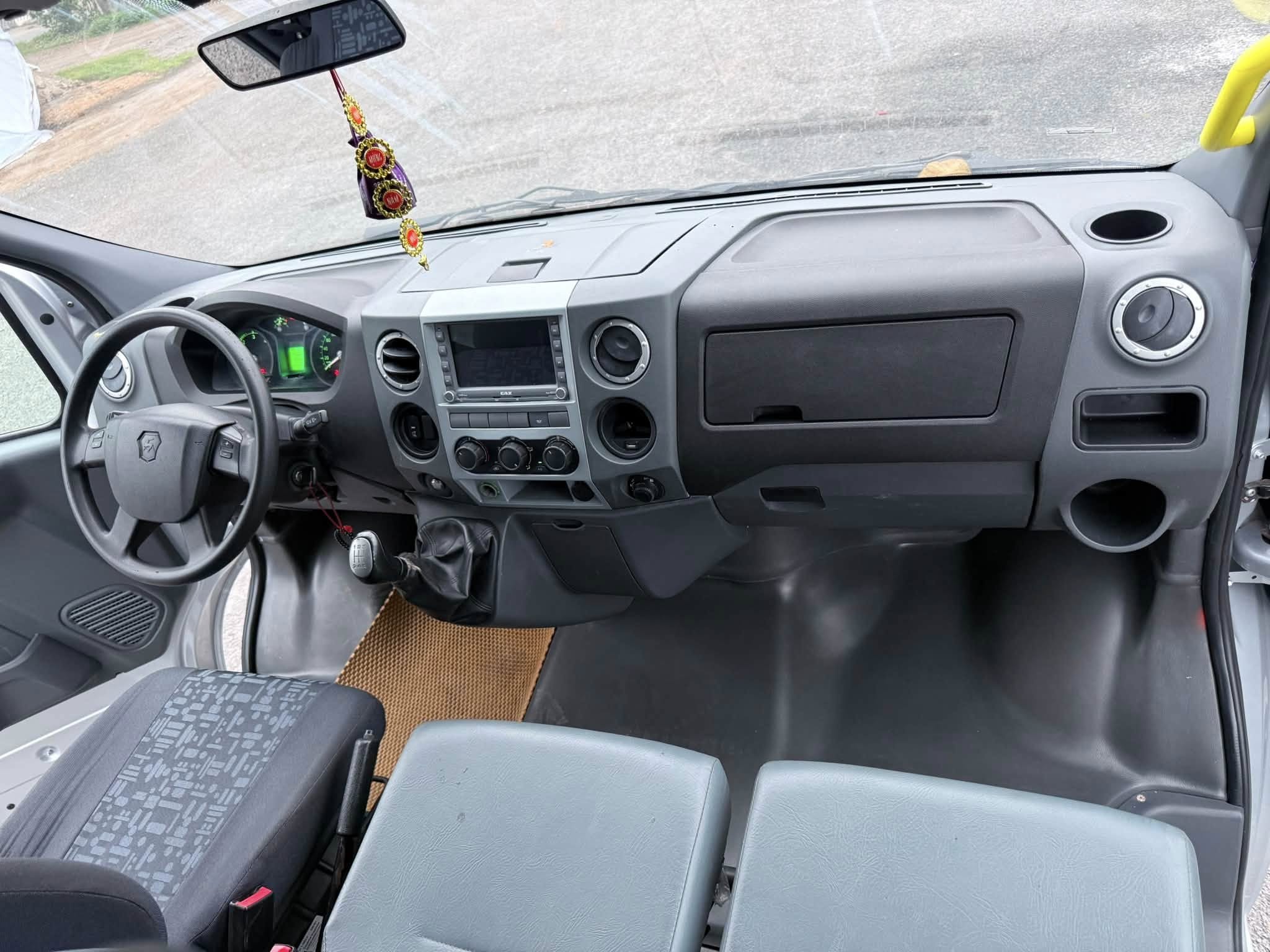 Kinh Nghiệm Cần Biết Khi Đặt Thuê Xe 18 Chỗ Cho Đoàn Lớn