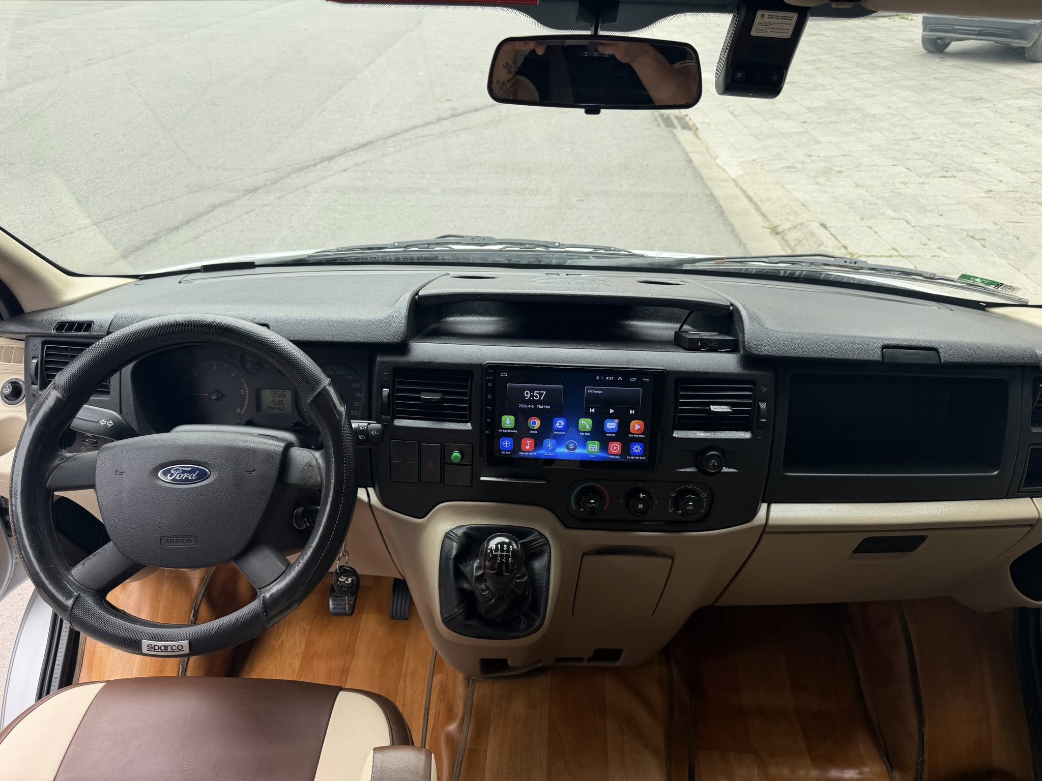 Kinh Nghiệm Bỏ Túi Khi Thuê Xe 16 Chỗ Giá Rẻ Tại TP.HCM