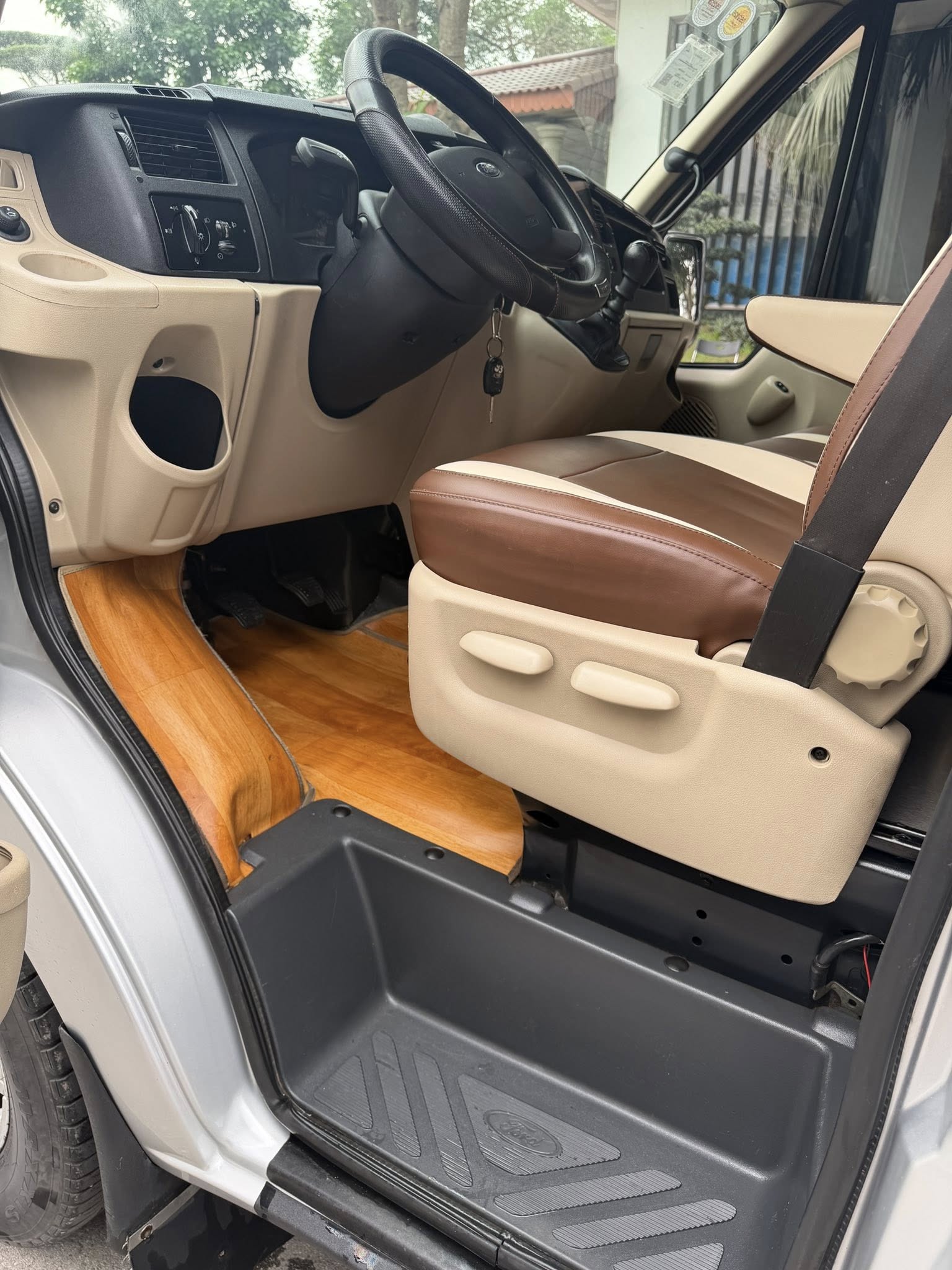 Tiêu Chí Vàng Của Một Dịch Vụ Thuê Xe 16 Chỗ Đi Tour Chuẩn Mực