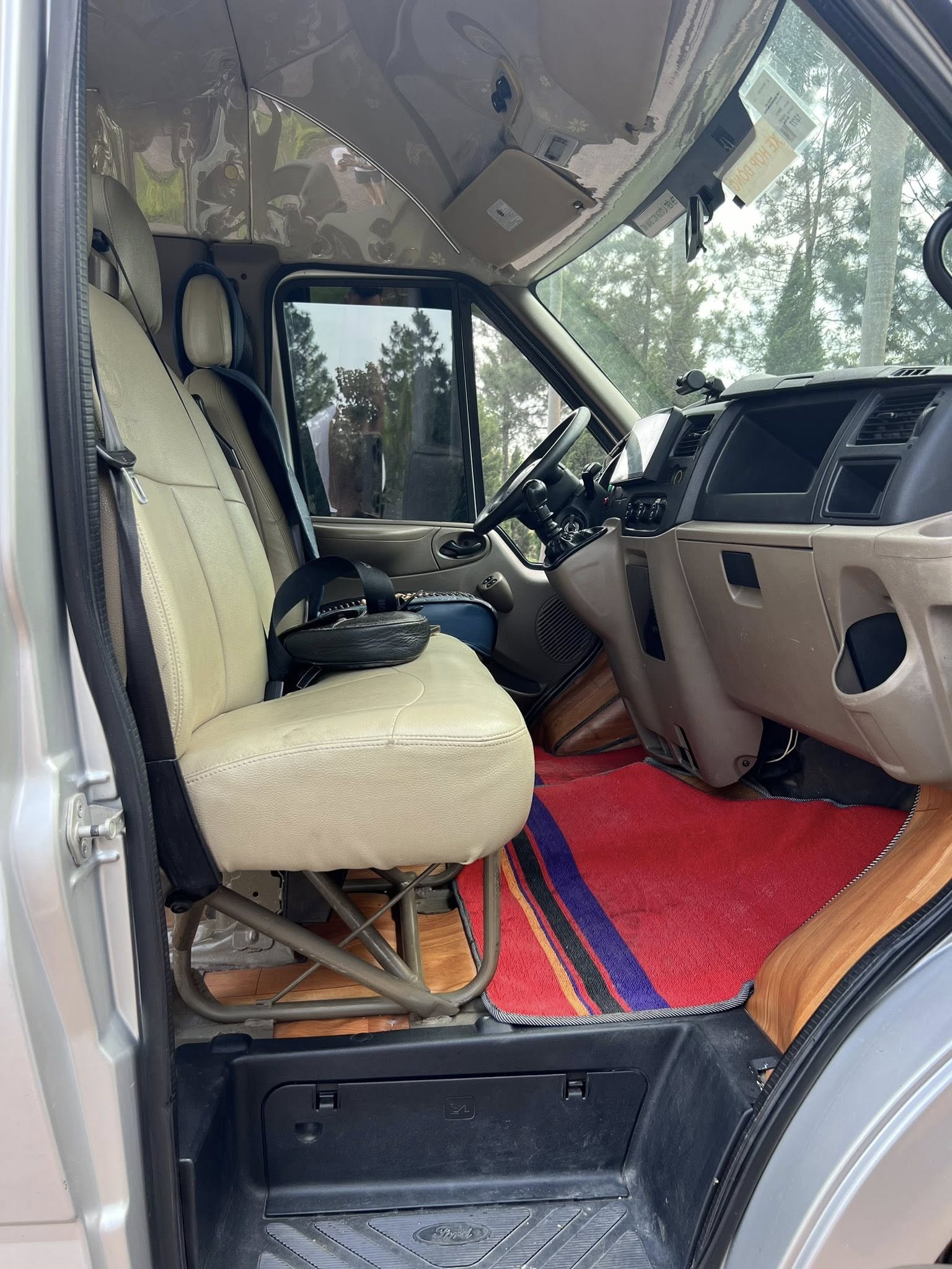 Giảm tải áp lực nhờ dịch vụ cho thuê xe 16 chỗ có lái