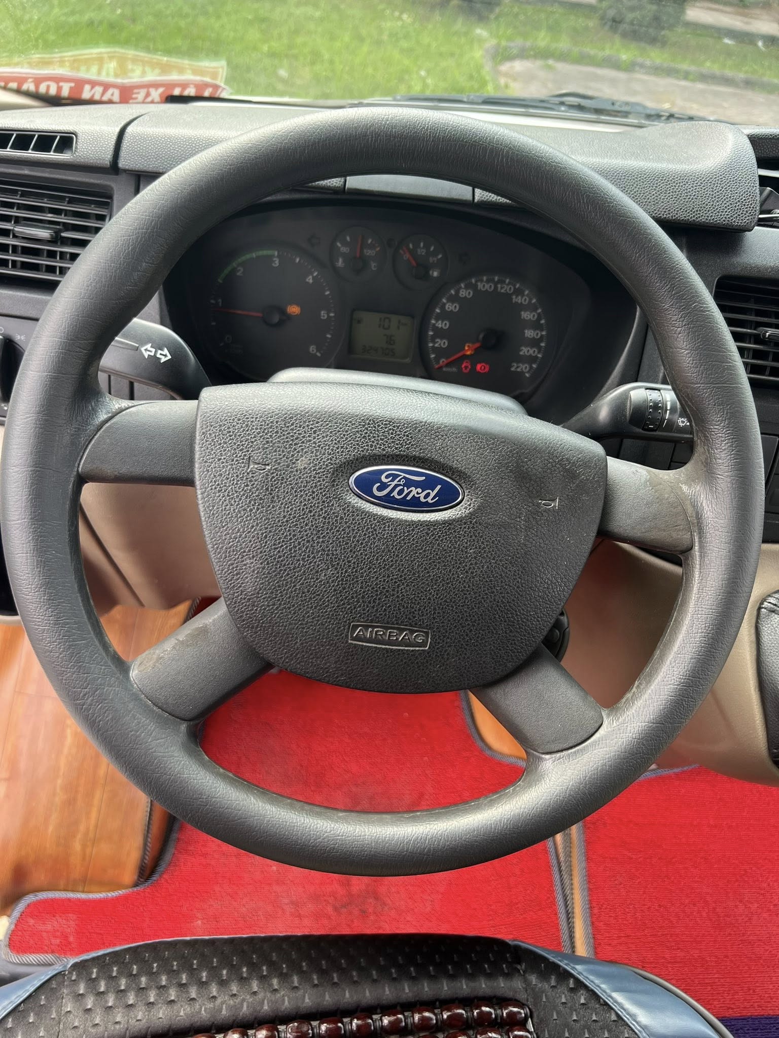 Hiệu quả tài chính từ dịch vụ cho thuê xe 16 chỗ bao gồm tài xế