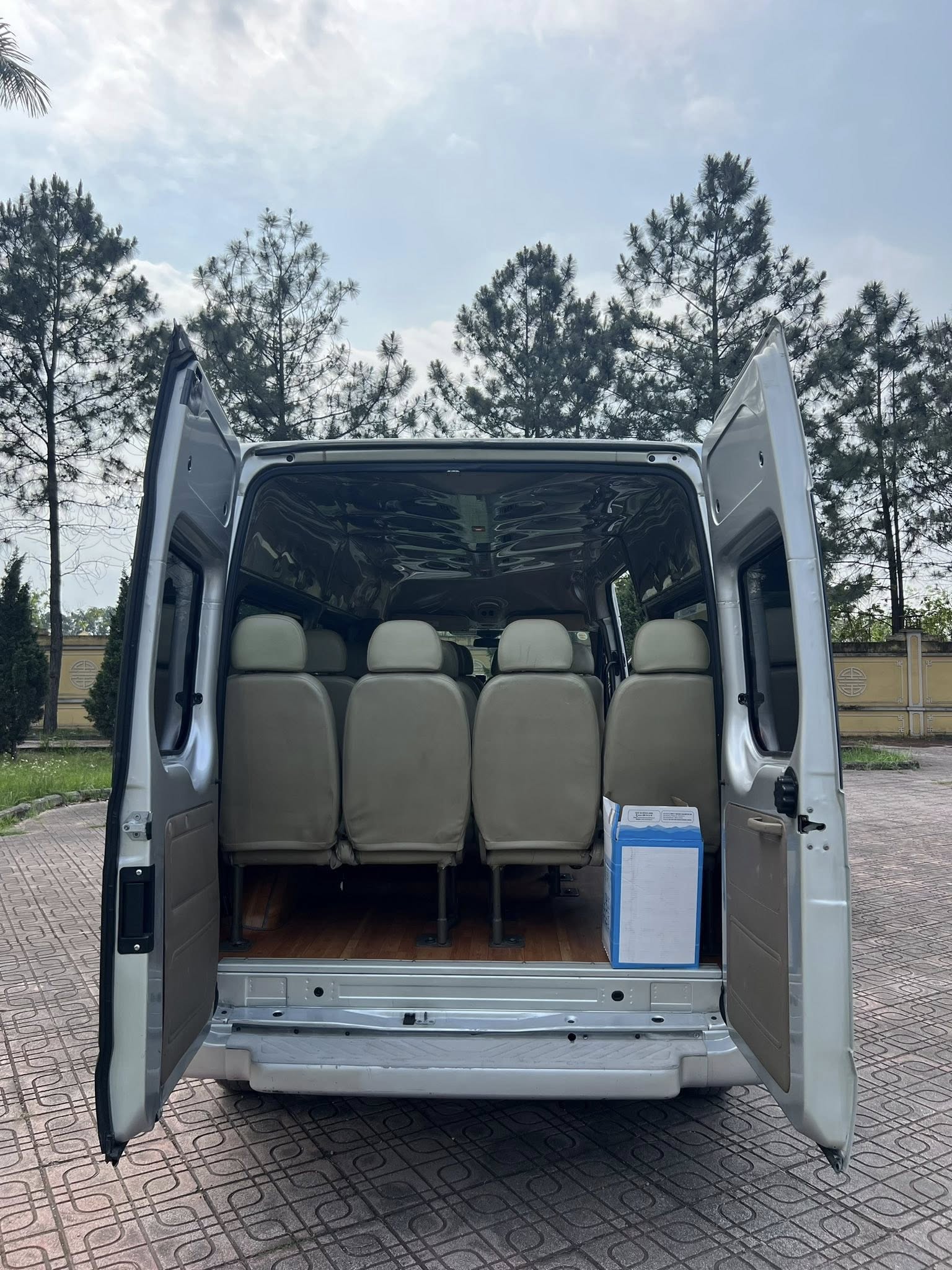 Kinh nghiệm để có chuyến đi ưng ý với dịch vụ cho thuê xe 16 chỗ