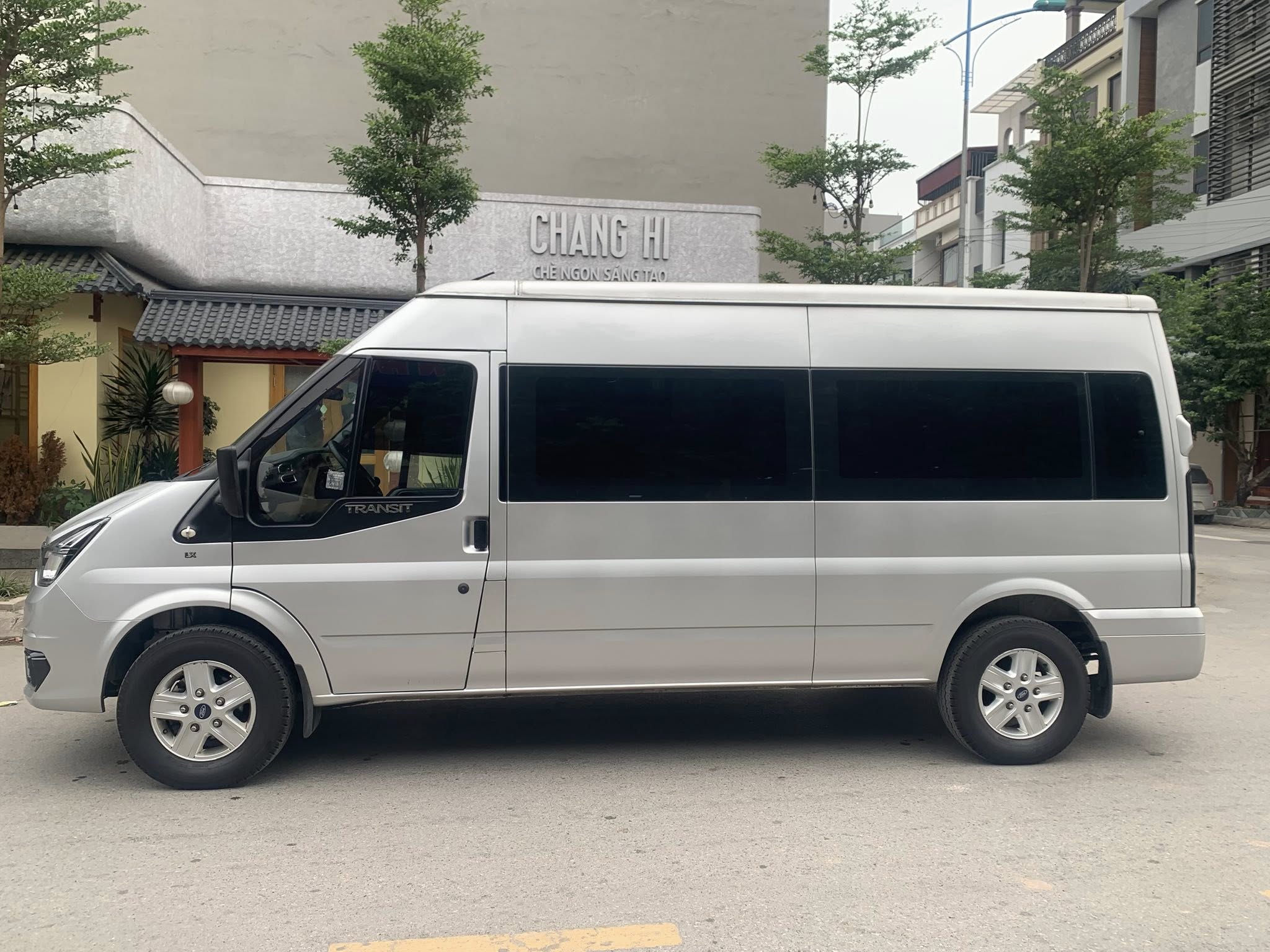 Dịch vụ cho thuê xe 18 chỗ tại Nha Trang phục vụ những nhu cầu nào?