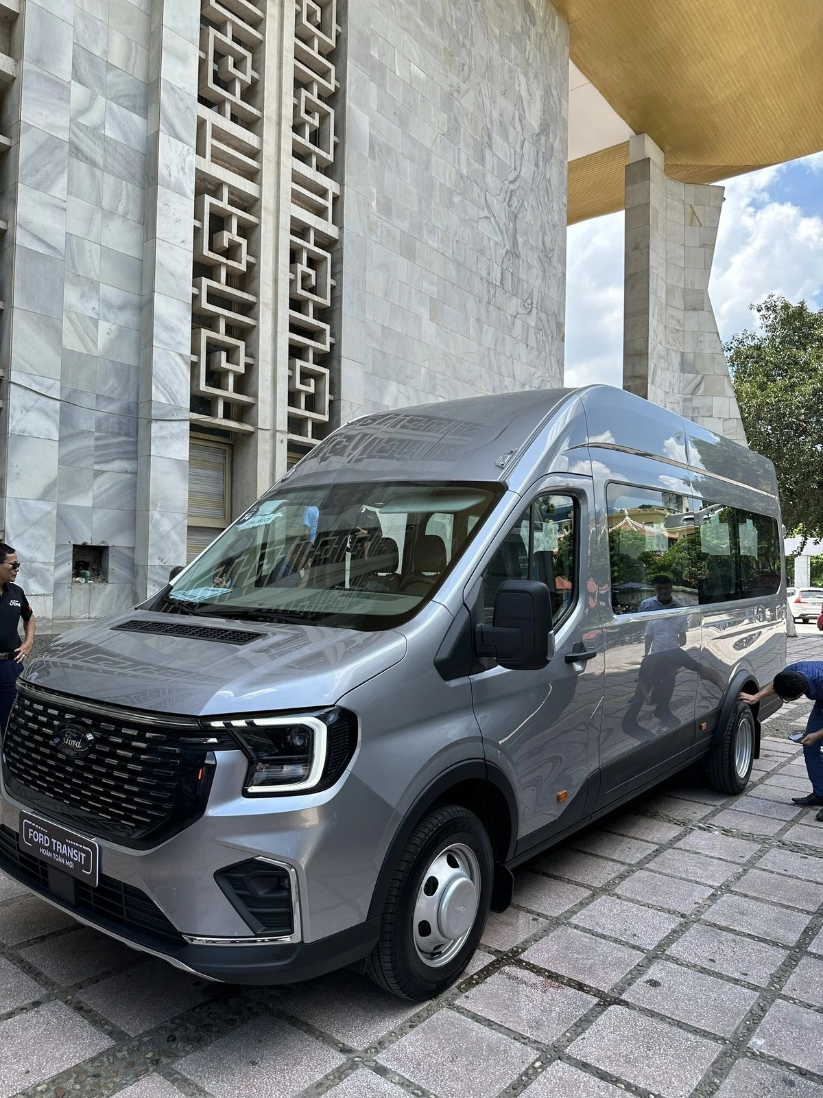 Dịch vụ cho thuê xe 18 chỗ tiết kiệm