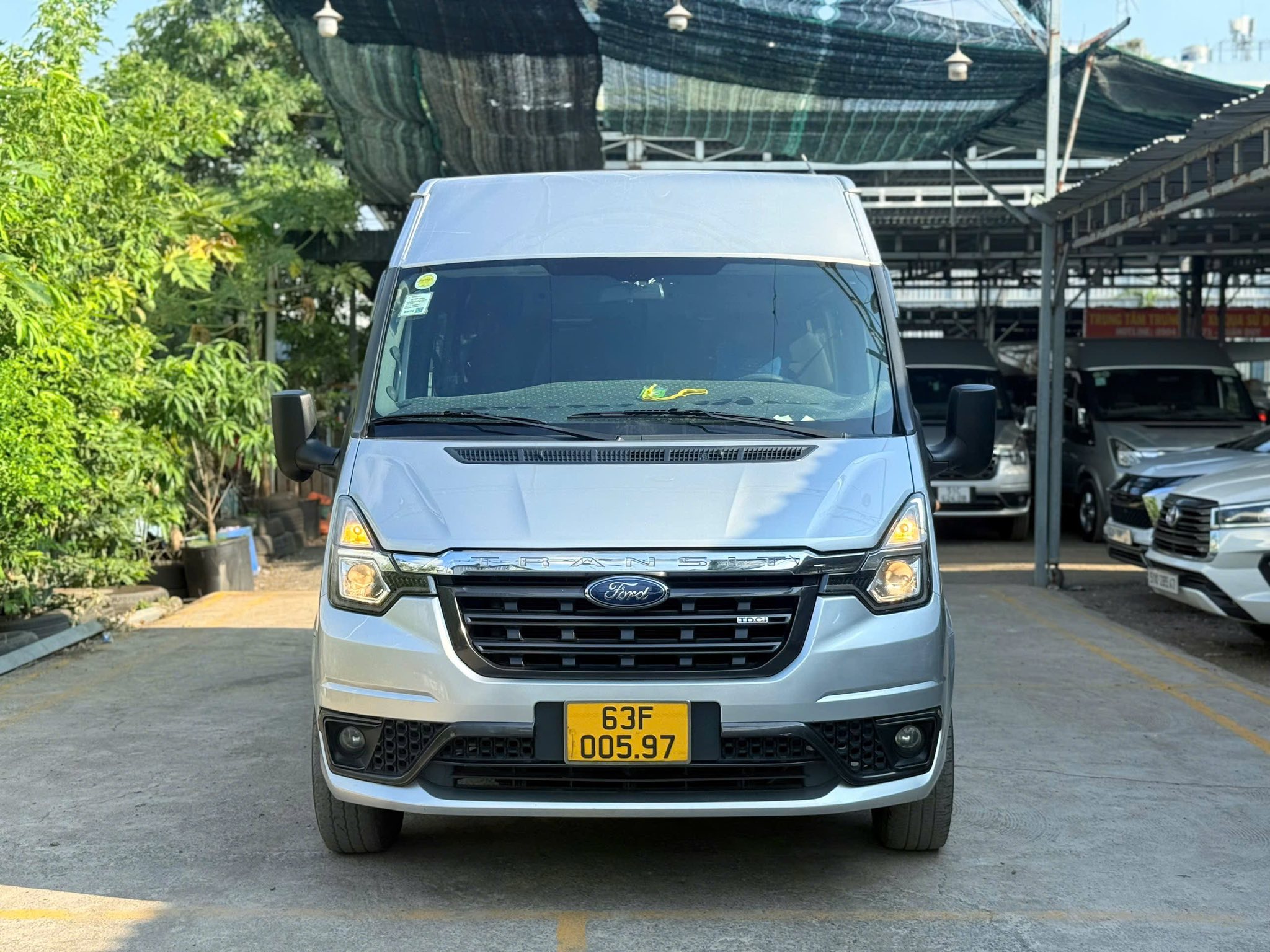 Xu hướng chọn dịch vụ thuê xe 16 chỗ khám phá dải đất miền Trung