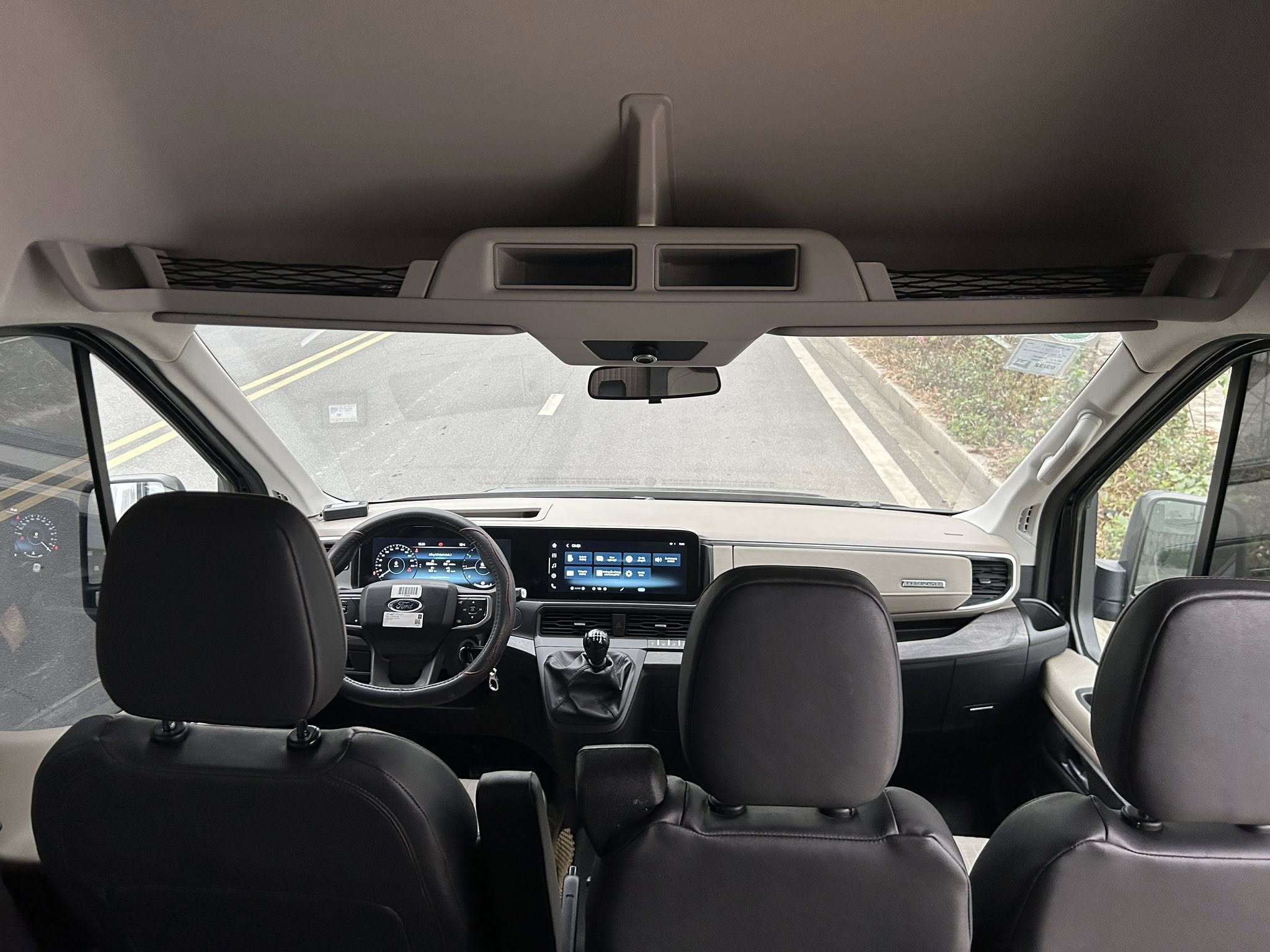 Kinh Nghiệm Xương Máu Khi Ký Hợp Đồng Dịch Vụ Thuê Xe 16 Chỗ Cho Hành Trình Dài