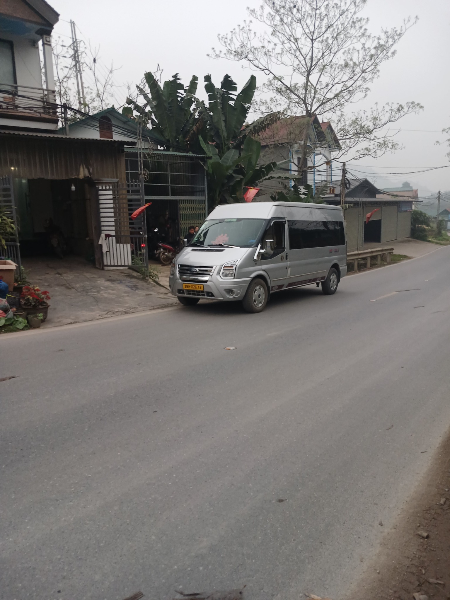 Tài xế chuyên nghiệp, chu đáo của dịch vụ thuê xe 16 chỗ tại Nha Trang