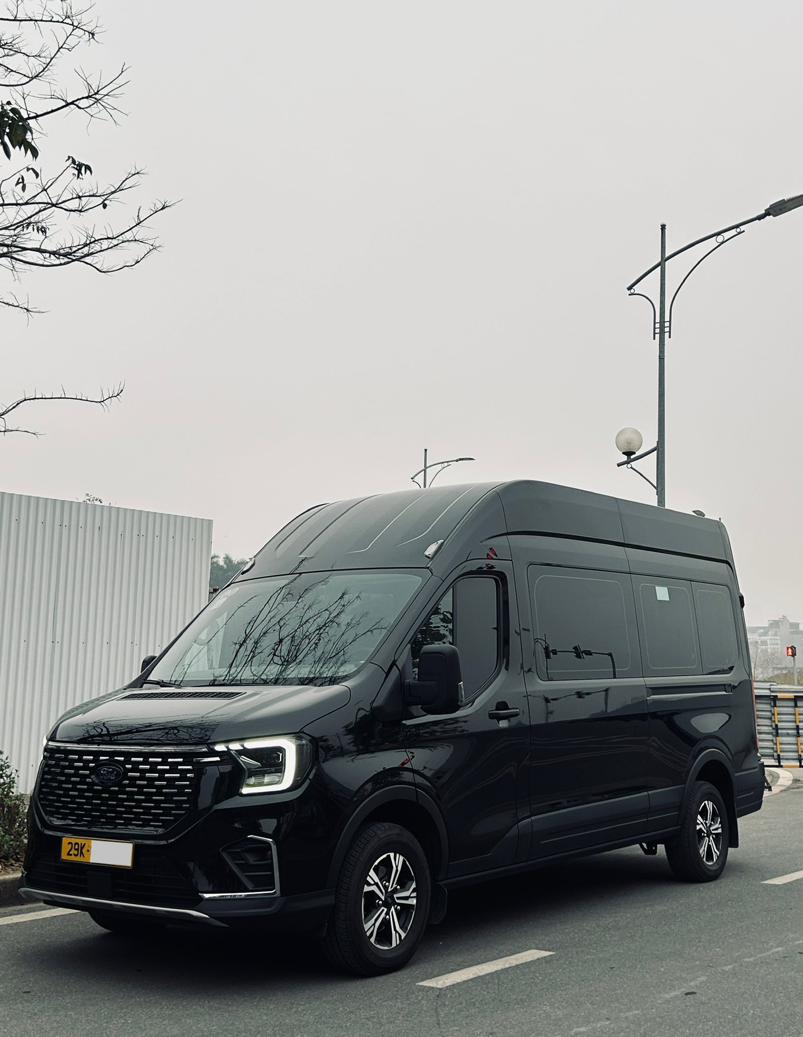 Những lợi ích kinh tế và trải nghiệm tối ưu khi thuê xe 16 chỗ xuất phát từ TP.HCM