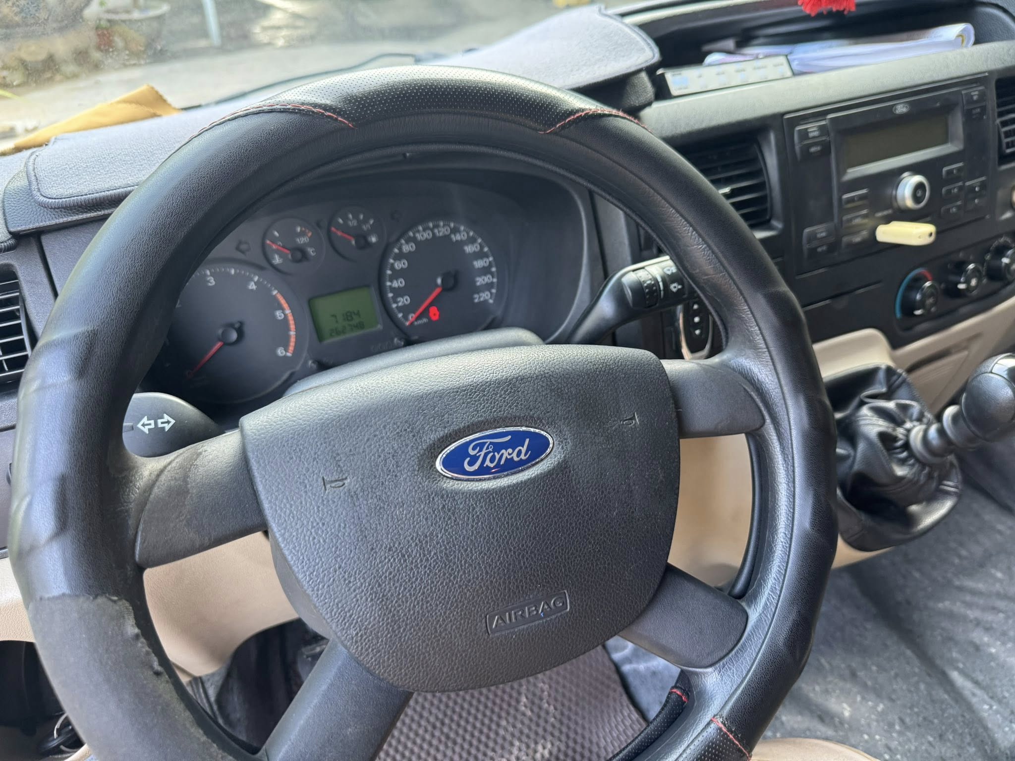 Vì Sao Nên Thuê Xe 16 Chỗ Đi Tour Du Lịch Miền Trung?