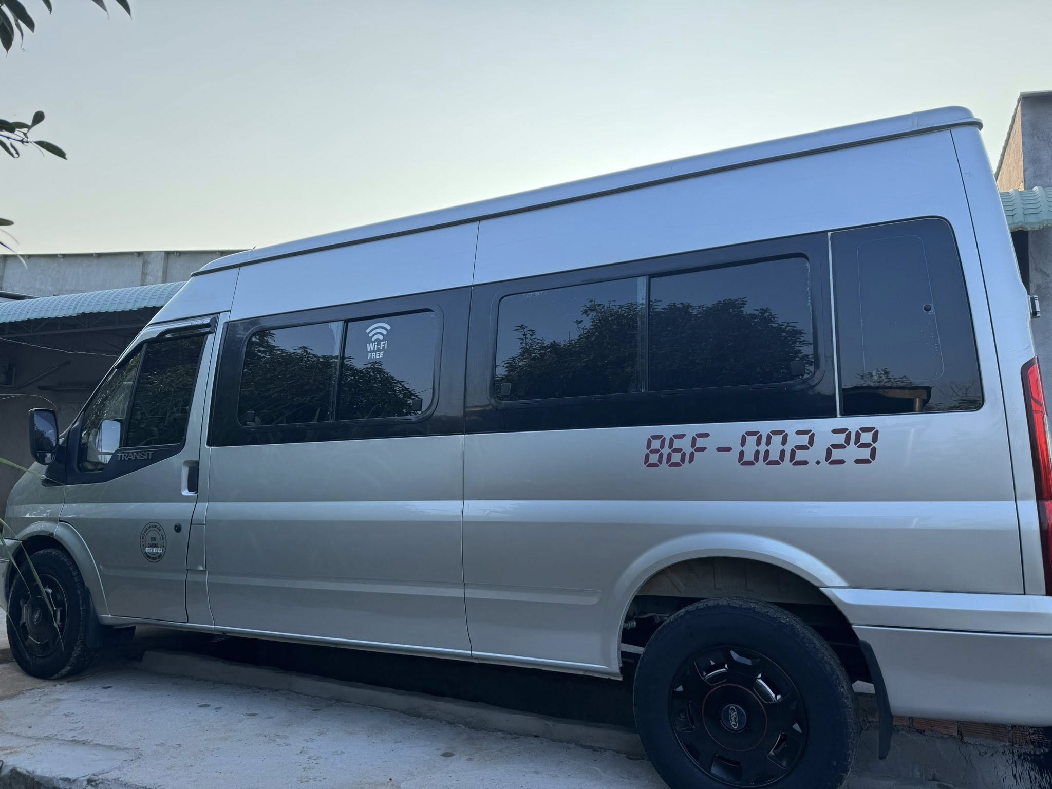 Những Hành Trình Phù Hợp Khi Thuê Xe 16 Chỗ Khám Phá Miền Trung