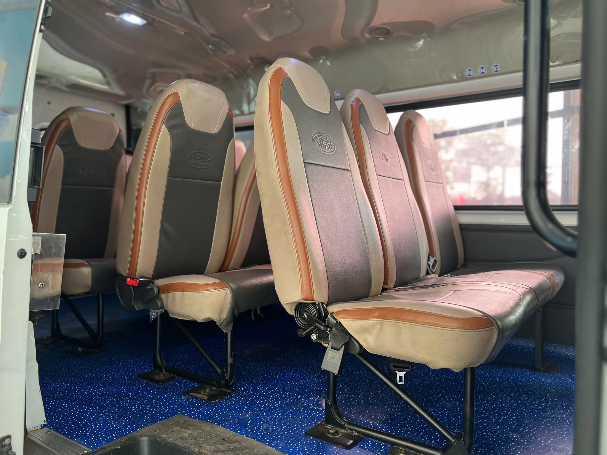 Bài toán kinh tế cực hời khi chốt lịch thuê xe 16 chỗ đi tour