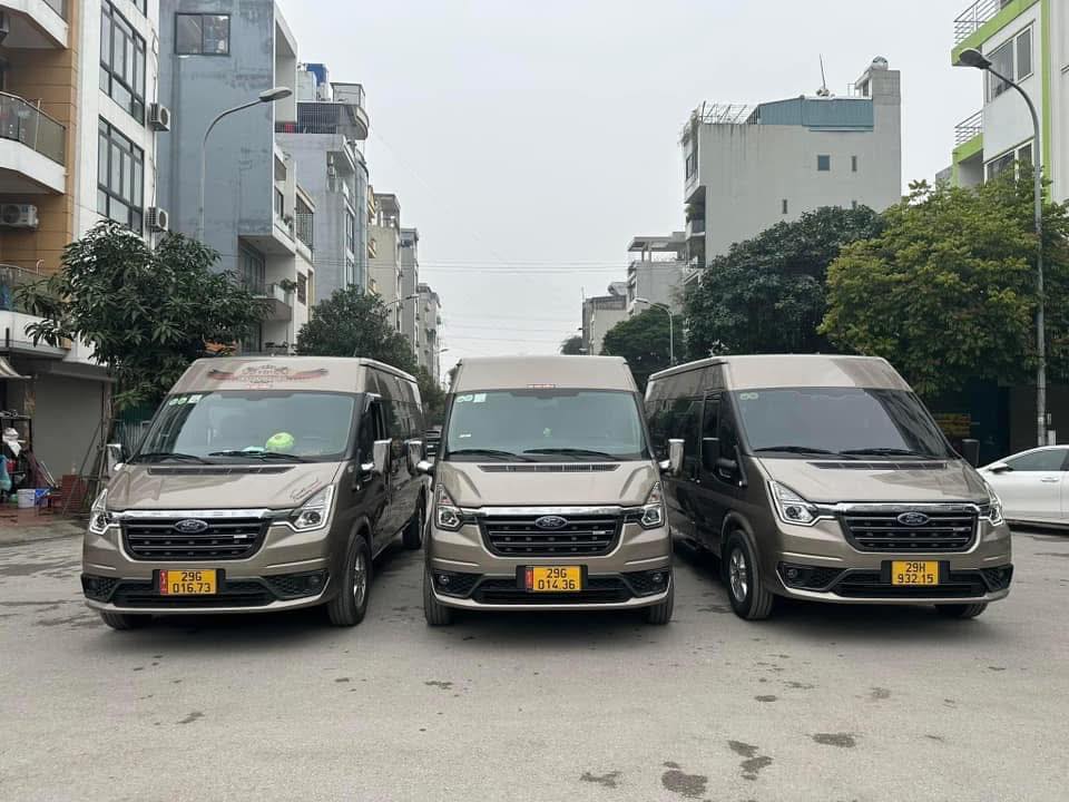 Thuê xe 16 chỗ đi tour nhóm bạn đi xa