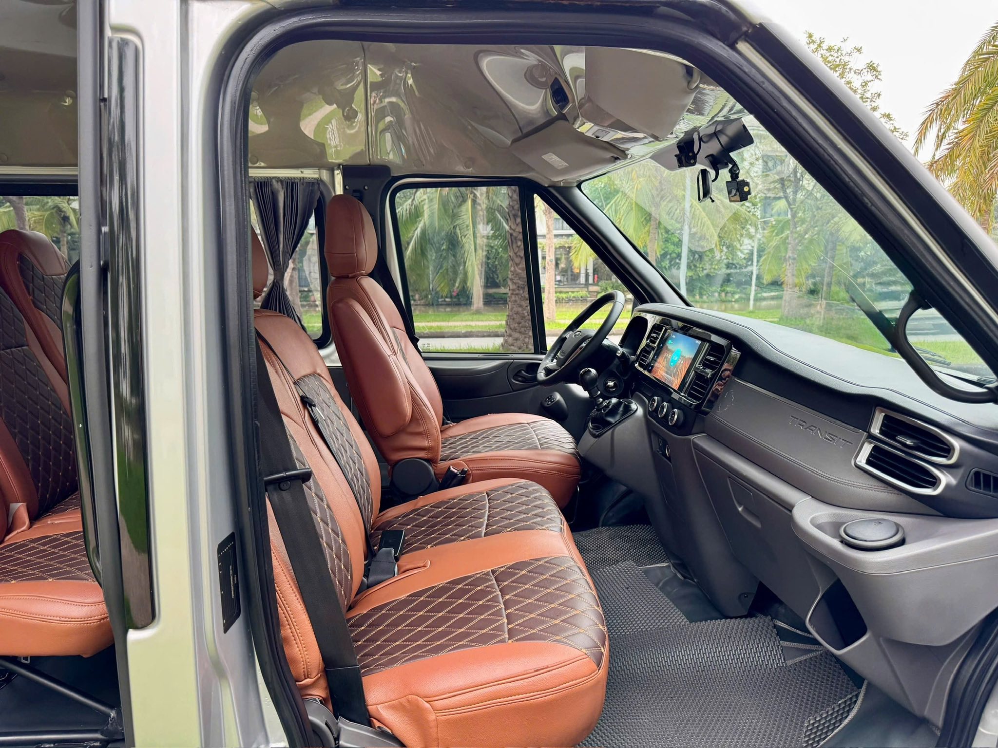 Trải nghiệm tối ưu và lợi ích kinh tế khi thuê xe 16 chỗ liên tỉnh